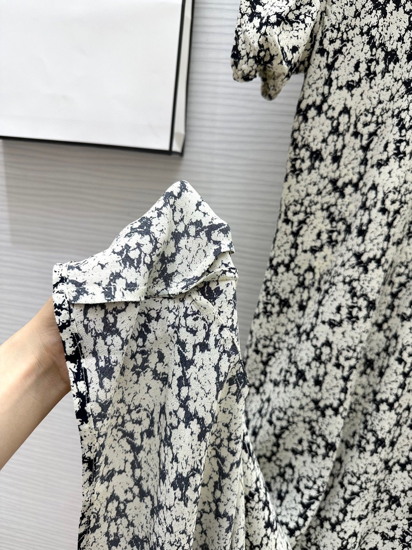 Elegant Floral Print Bubble Sleeve Midi Dress for Women, Chic & Comfortable 7 i1746972450896 9346 0 5