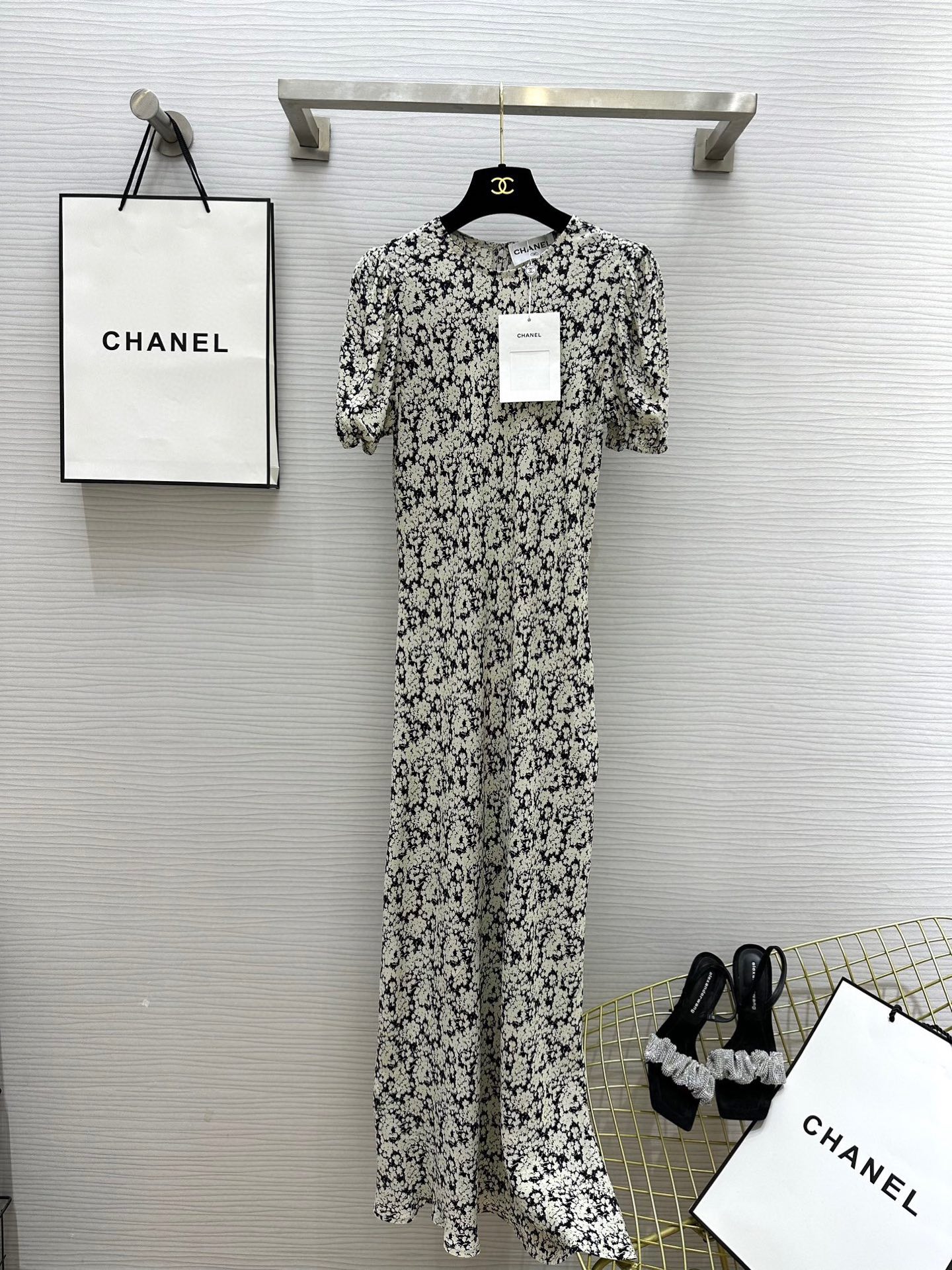 Elegant Floral Print Bubble Sleeve Midi Dress for Women, Chic & Comfortable 2 i1746972452023 822 0 0
