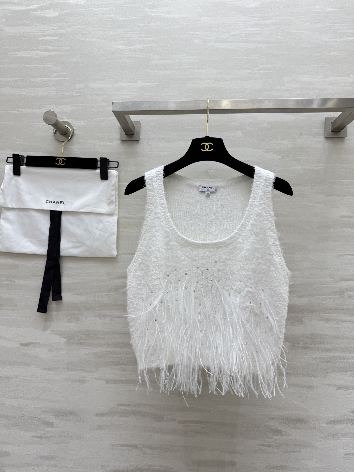 NO:333067,#Chaness Ostrich Feather Rhinestone Vest Customized Ostrich Feather Luxury High-end Rhinestone Customized Mulberry Silk Yarn High-quality Customized Spot First-time Size36/38/40 (), Chanel,alexander wang19860909#Chaness鸵鸟毛水钻背心 定制鸵鸟毛 奢华高级水钻 定制桑蚕丝纱线 高品质定制 现货首发size36/38/40（）,,chanel,alexander wang,Women's clothing
