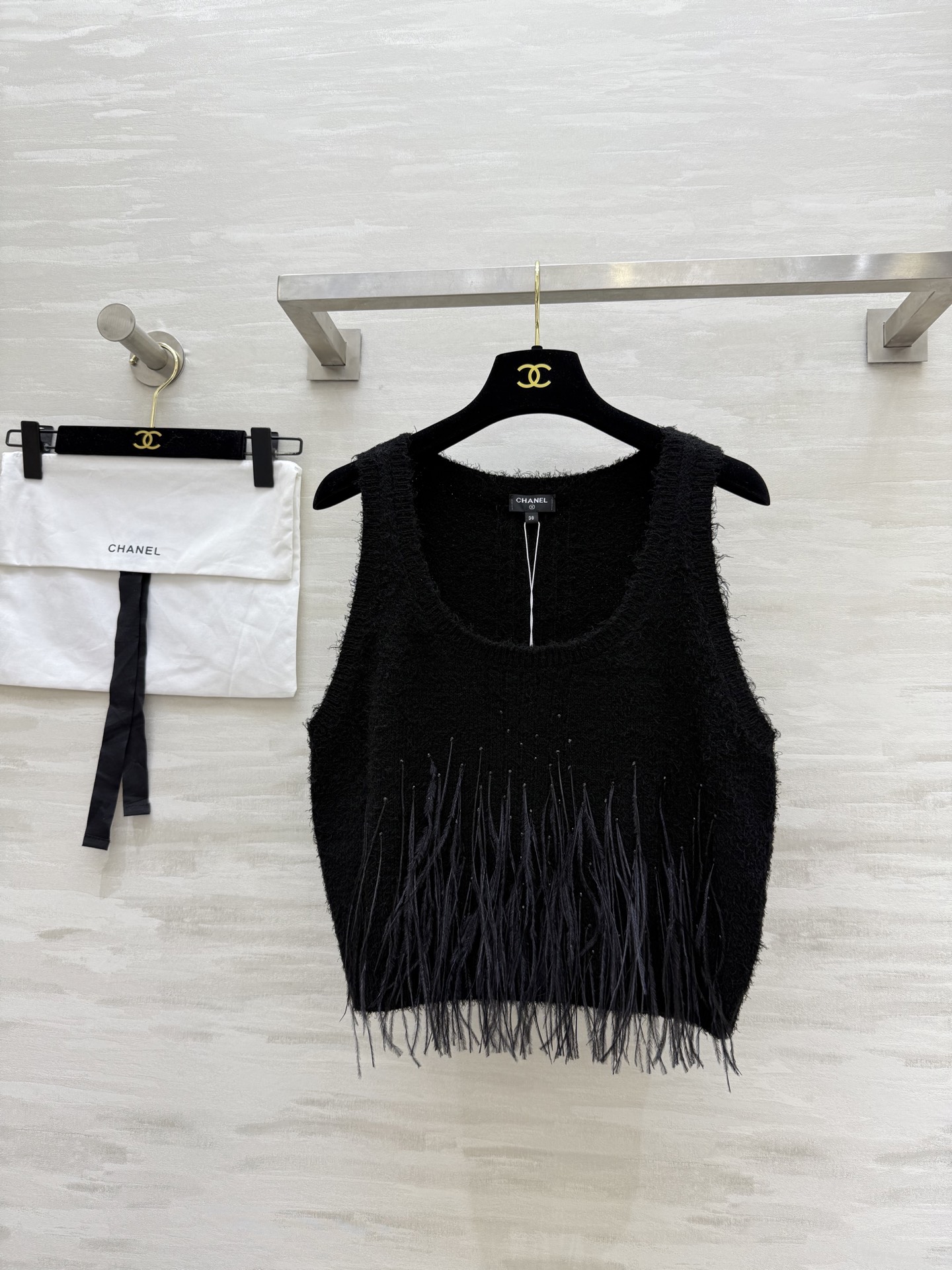 NO:333073,#Chaness Ostrich Feather Rhinestone Vest Customized Ostrich Feather Luxury High-end Rhinestone Customized Mulberry Silk Yarn High-quality Customized Spot First-time Size36/38/40 (), Chanel,alexander wang19860909#Chaness鸵鸟毛水钻背心 定制鸵鸟毛 奢华高级水钻 定制桑蚕丝纱线 高品质定制 现货首发size36/38/40（）,,chanel,alexander wang,Women's clothing