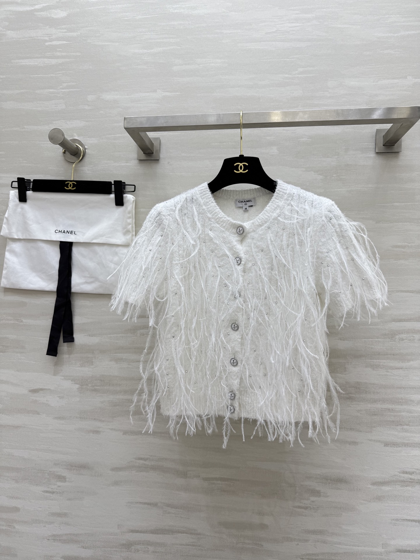 NO:333085,#Chaness Ostrich Feather Rhinestone Short Sleeve Cardigan Top Customized Ostrich Feather Luxury High-end Rhinestone Customized Mulberry Silk Yarn High Quality Customized Spot First-time Size36/38/40 (), Chanel, T-shirt, alexander wang19860909#Chaness鸵鸟毛水钻短袖开衫式上衣 定制鸵鸟毛 奢华高级水钻 定制桑蚕丝纱线 高品质定制 现货首发size36/38/40（）,,chanel,T-shirt,alexander wang,Women's clothing