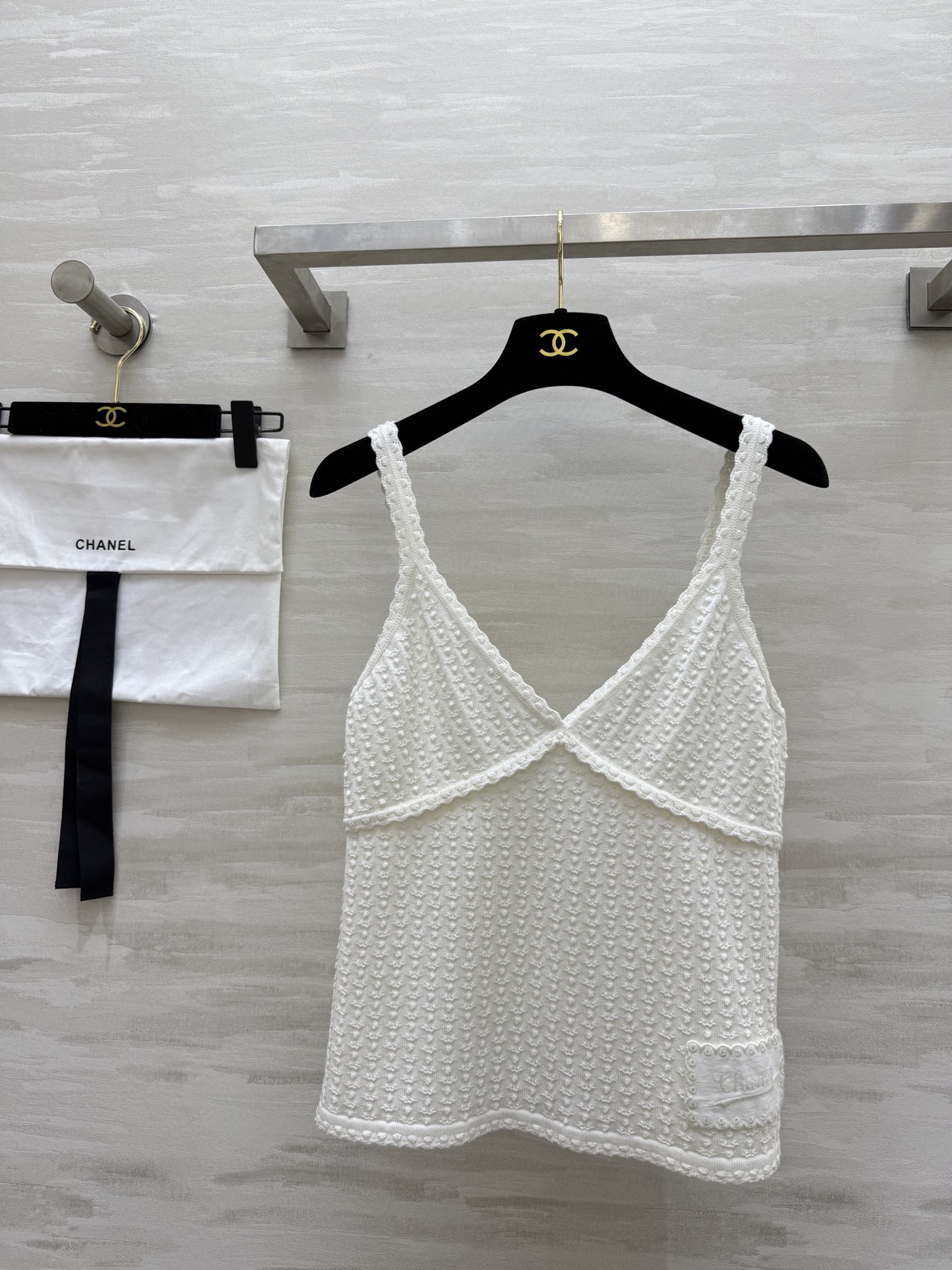 NO:333098,#ChaneP three-dimensional pattern pure desire suspender high-quality customization spot first-time size36/38/40 (), chanel, alexander wang19860909#ChaneP立体花纹纯欲风吊带 高品质定制 现货首发size36/38/40（）,,chanel,alexander wang,Women's clothing