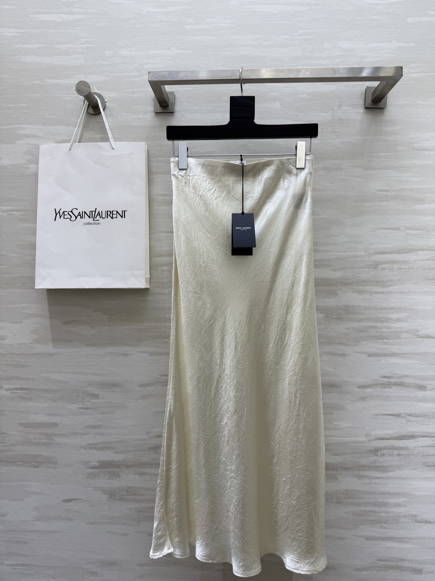 NO:333944,#ysl pleated textured acetate skirt Luxury high-end acetate fabric High quality customization Spot sizeS/M/L/XL (size s elastic waist circumference 60, skirt length 96), saint laurent, skirts, alexander wang19860909#ysl褶皱肌理纹醋酸半裙 奢华高级醋酸面料 高品质定制 现货首发sizeS/M/L/XL（s码弹力腰围60,裙长96）,,saint laurent,skirts,alexander wang,Women's clothing