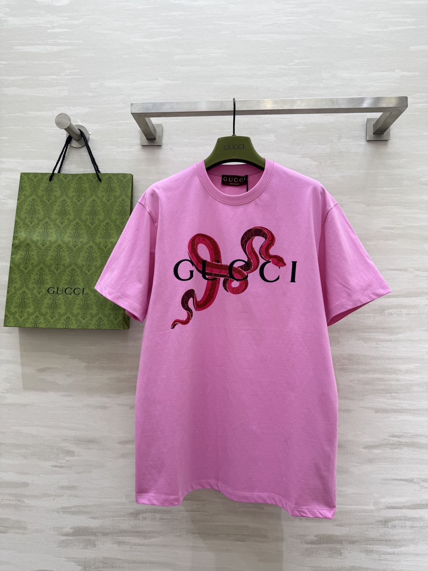 NO:333935,#Gucc years limited T-shirt, high-quality customization, spot first-time sizeS/M/L (size s-shoulder width 49, bust 104, length 67),,gucci,tees, t-shirt,alexander wang19860909#Gucc年限定T恤 高品质定制 现货首发sizeS/M/L（s码肩宽49,胸围104,衣长67）,,gucci,tees，t-shirt,alexander wang,Women's clothing
