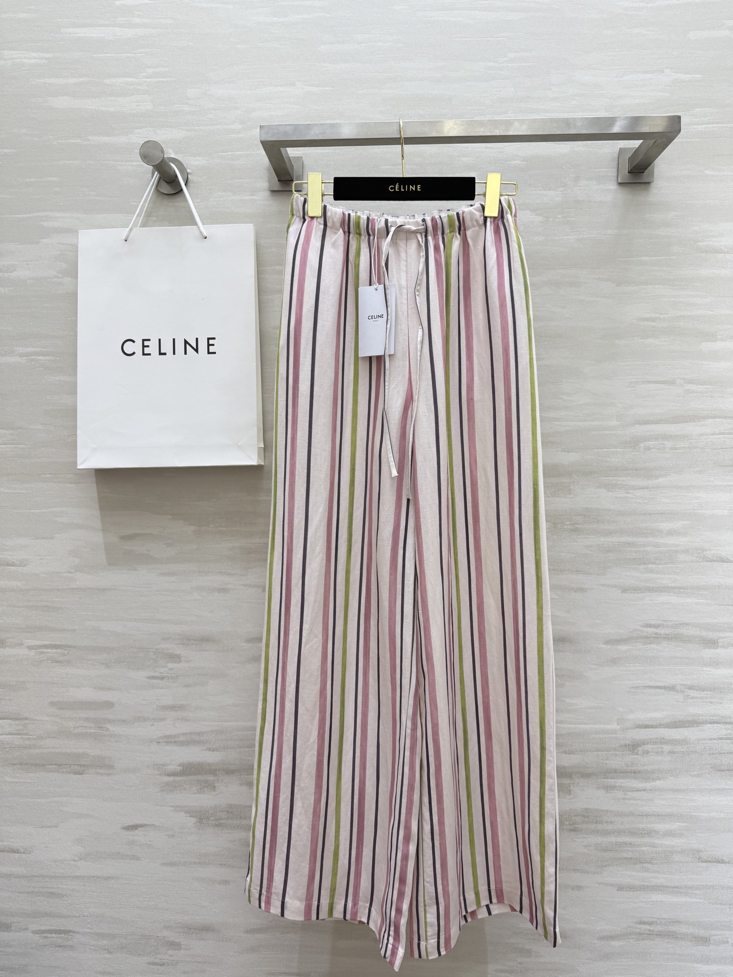 NO:333939,#Celin linen cotton color striped wide-leg pants, summer refreshing color striped color matching, wide-leg pants are very comfortable and slim, high-quality customization, spot first-time sizeS/M/L (size s elastic waist circumference 64, hip circumference 96, pants length 104),,celine,alexander wang19860909#Celin麻棉彩色条纹阔腿裤 夏日清爽彩色条纹配色 阔腿裤型非常舒适显瘦 高品质定制 现货首发sizeS/M/L（s码弹力腰围64,臀围96,裤长104）,,celine,alexander wang,Women's clothing