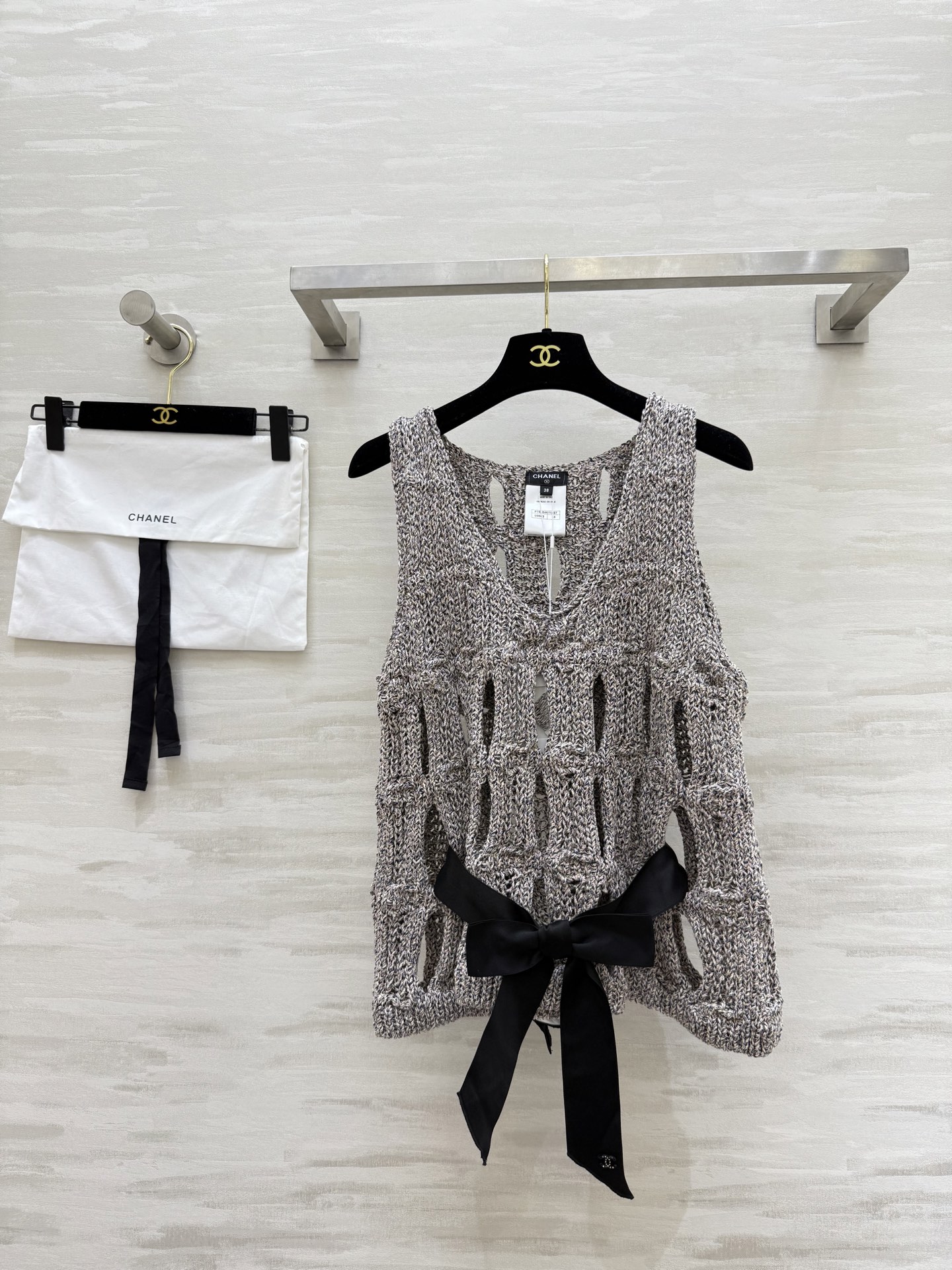 NO:335330,#Chaness Heavy Industry Hollow Bow Vest Original Development Customized Yarn High Quality Spot First-time Size36/38/40 (), Chanel,alexander wang19860909#Chaness重工镂空蝴蝶结背心 原版开发 对版定制纱线 高品质 现货首发size36/38/40（）,,chanel,alexander wang,Women's clothing