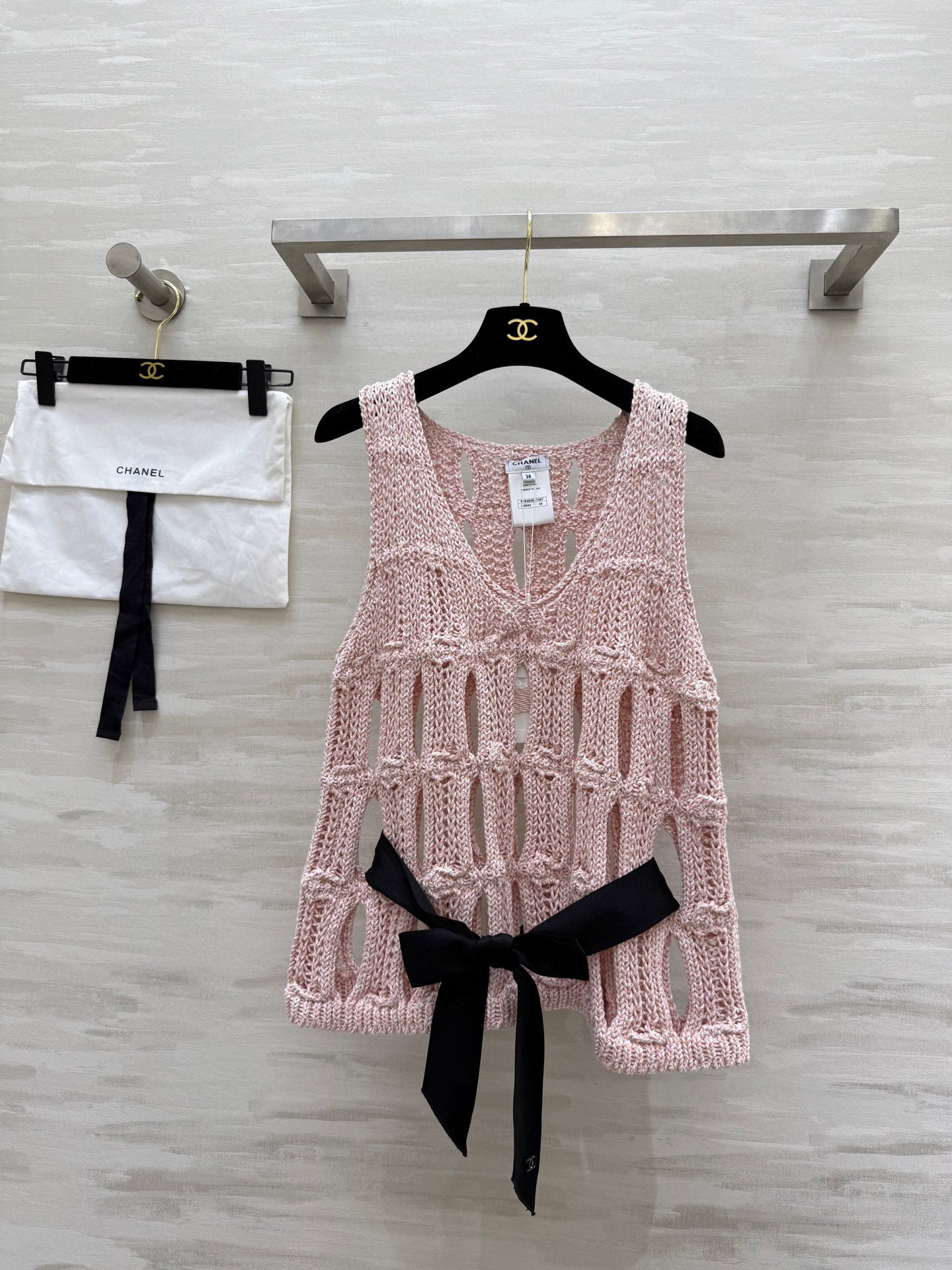 NO:335315,#Chaness Heavy Industry Hollow Bow Vest Original Development Customized Yarn High Quality Spot First-time Size36/38/40 (), Chanel,alexander wang19860909#Chaness重工镂空蝴蝶结背心 原版开发 对版定制纱线 高品质 现货首发size36/38/40（）,,chanel,alexander wang,Women's clothing