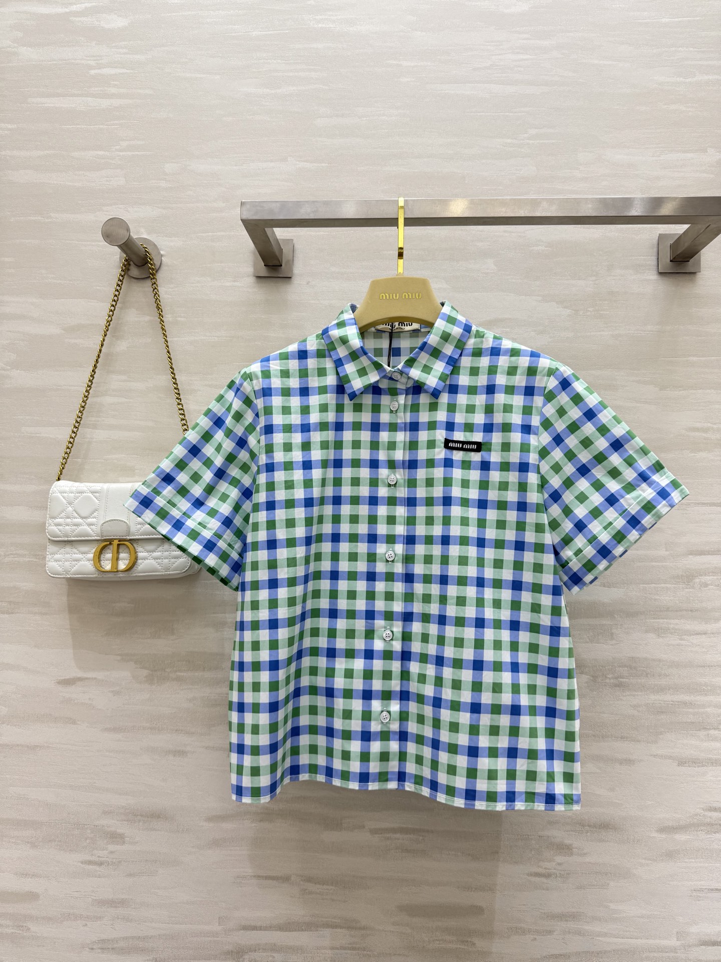 NO:335319,#Miumi green plaid short-sleeved shirt high-quality customization spot first-time sizeS/M/L(),,miumiu,shirts,T-shirt,alexander wang19860909#Miumi绿格子短袖衬衫 高品质定制 现货首发sizeS/M/L（）,,miumiu,shirts,T-shirt,alexander wang,Women's clothing