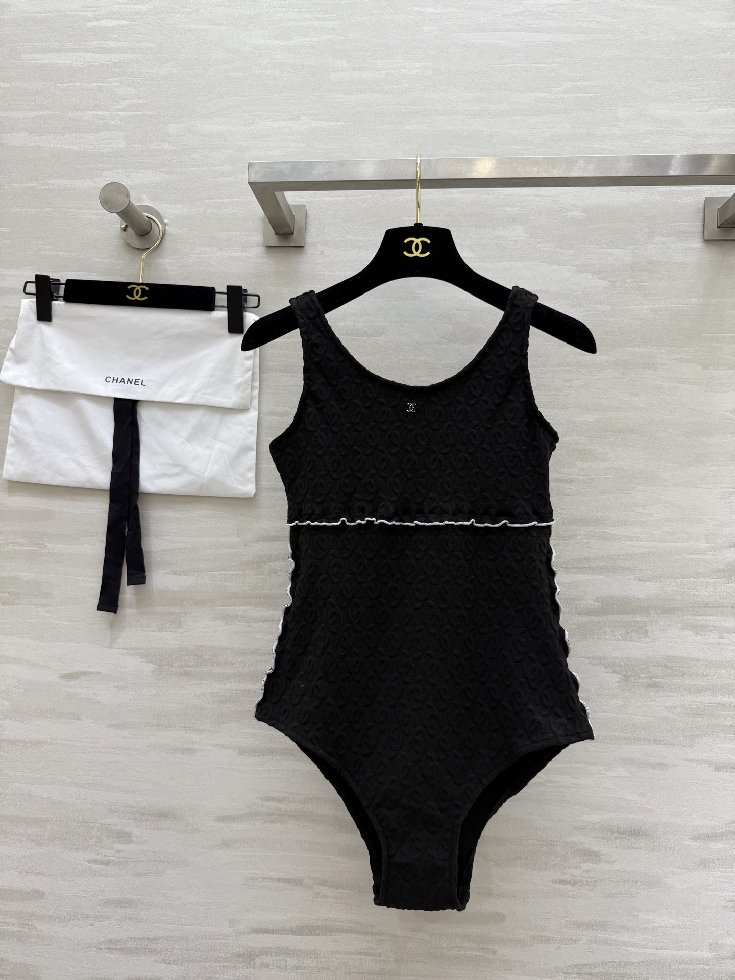 NO:335909,#Chaness relief double C vest swimsuit Original development High-quality customization Spot first-time size36/38/40 (), Chanel, swimsuits, alexander wang19860909#Chaness浮雕双C背心式泳衣 原版开发 高品质定制 现货首发size36/38/40（）,,chanel,swimsuits,alexander wang,Women's clothing