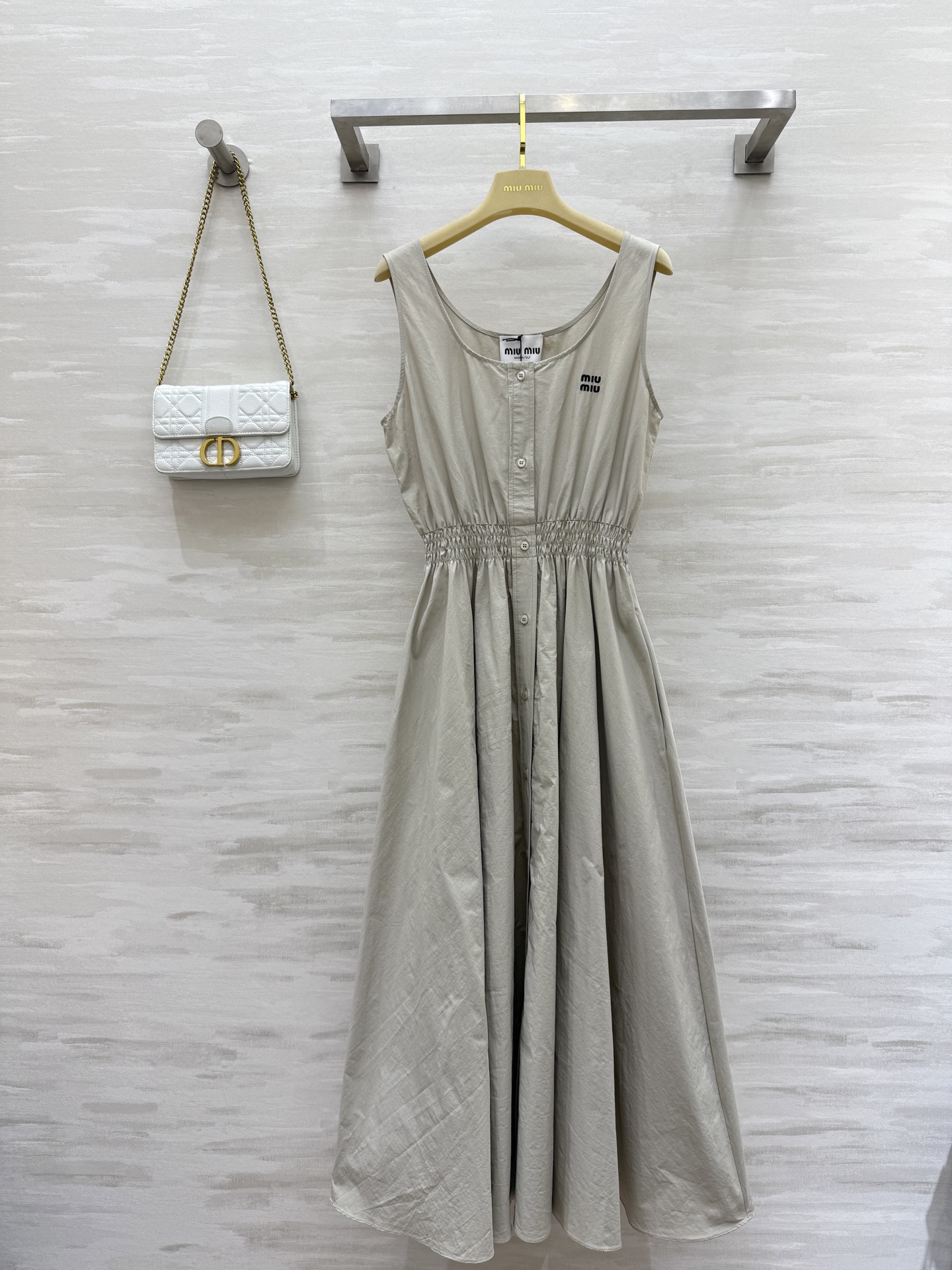 NO:410406,#Miumiss Spring and Summer New Poplin Embroidered Sleeveless Dress Original Purchase and Development High-quality Customization Spot First-time SizeS/M/L (), Miumiu, Skirts, Alexander Wang19860909#Miumiss春夏新款府绸刺绣无袖连衣裙 原版购入开发 高品质定制 现货首发sizeS/M/L（）,,miumiu,skirts,alexander wang,Women's clothing