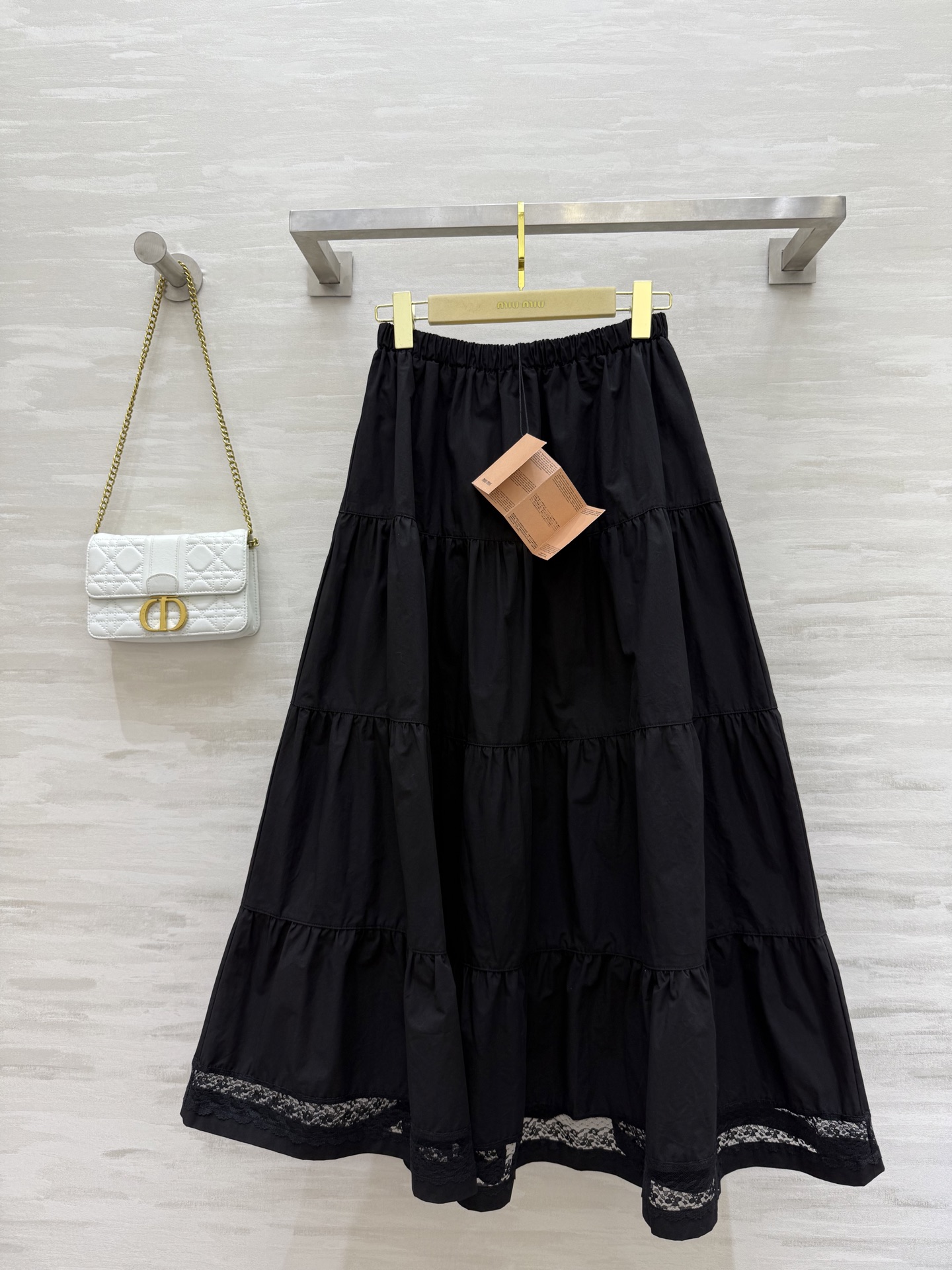 NO:410430,#Miumi Vacation Series Skirts spliced ​​lace Long skirt Spliced ​​style The design is full of design, versatile and elegant. Whether paired with T-shirts or shirts, they are out of the box. You can get it on every day when shopping or commuting on vacation. Simple and out of time. High-quality customization. Spot sizeS/M/L (size size 60, skirt length 89),,miumiu, skirts,shirts,tees,t-shirt,alexander wang19860909#Miumi度假系列 裙摆拼接蕾丝 长款半裙 拼接式做法 设计感拉满 百搭又有气质感 无论搭配T恤或者衬衫上衣都出圈 日常逛街或者度假通勤通通拿捏 简约不过时 高品质定制 现货首发sizeS/M/L（s码腰围60,裙长89）,,miumiu,skirts,shirts,tees，t-shirt,alexander wang,Women's clothing