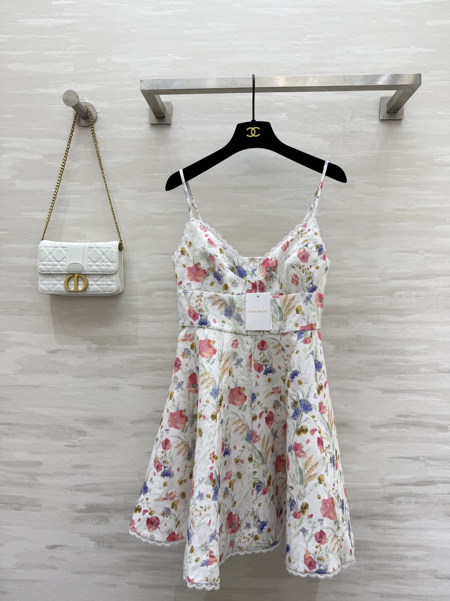 NO:410507,#Zimmerman Vacation Series Alice Adventures in Wonderland Mini Dress Cream Line Sling Small White Skirt Floral Pattern is too cute Extra der Fairy Skirt♀ Original Customization High Quality Spot First-time SizeS/M/L (Size Size 78, waist 70, skirt length 70), Skirts,alexander wang19860909#Zimmerman度假系列 爱丽丝梦游奇境 Mini Dress 奶油色亚麻吊带小白裙 碎花图案也太可爱了 超出片der仙女裙♀ 原版定制 高品质 现货首发sizeS/M/L（s码胸围78,腰围70,裙长70）,,skirts,alexander wang,Women's clothing