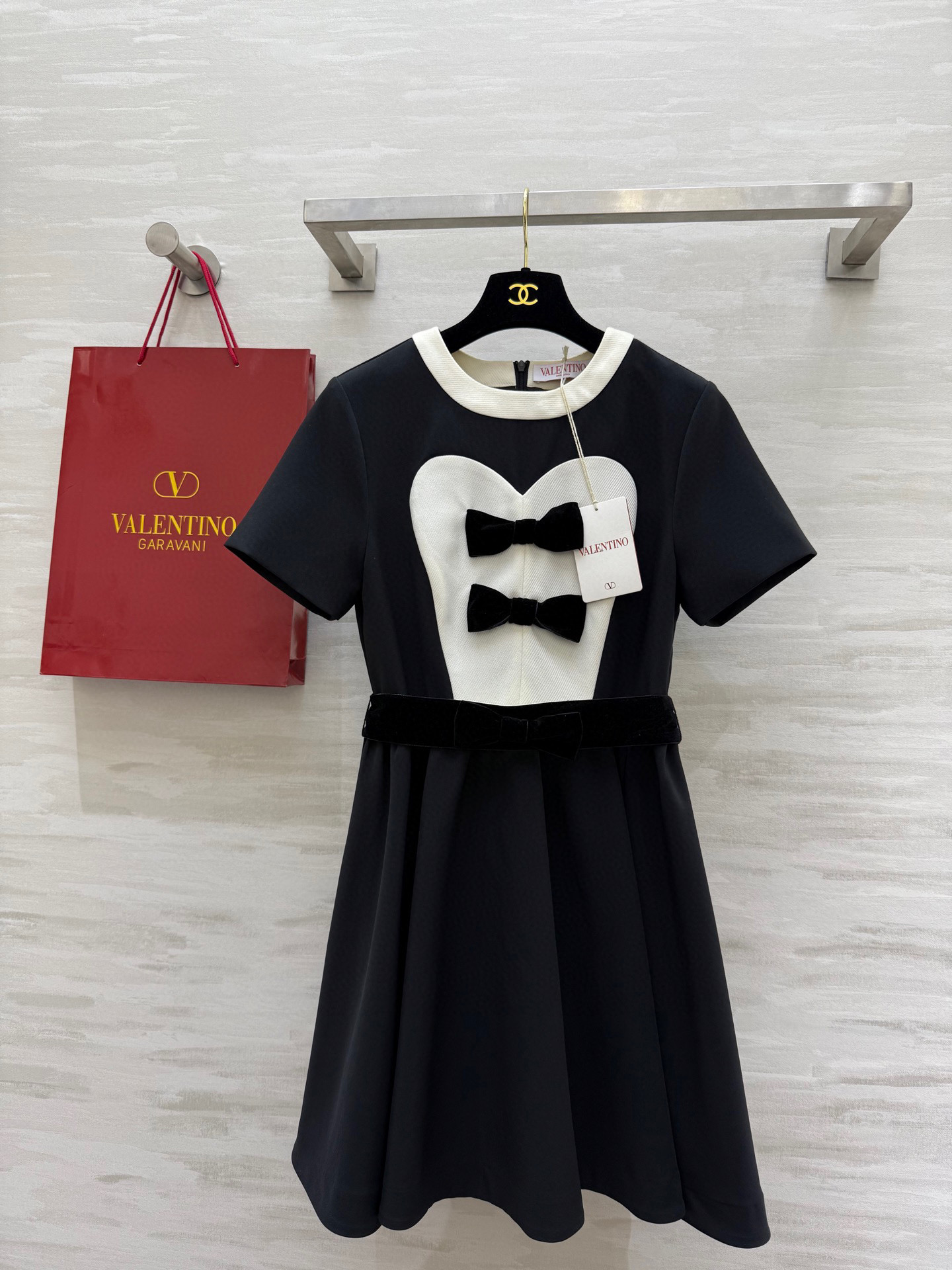 NO:410511,#Valentin retro palace style bow dress, three-dimensional tailoring style, waist-closed and fluffy skirt to create a sweet girlish atmosphere, high-quality customization, spot first-time sizeS/M/L (size s size 37 shoulder width, bust 86, skirt length 82),,valentino, skirt 8,alexander wang19860909#Valentin复古宫廷风蝴蝶结连衣裙 立体剪裁版型 收腰蓬蓬裙摆打造少女甜美气息 高品质定制 现货首发sizeS/M/L（s码肩宽37,胸围86,裙长82）,,valentino,skirts,alexander wang,Women's clothing