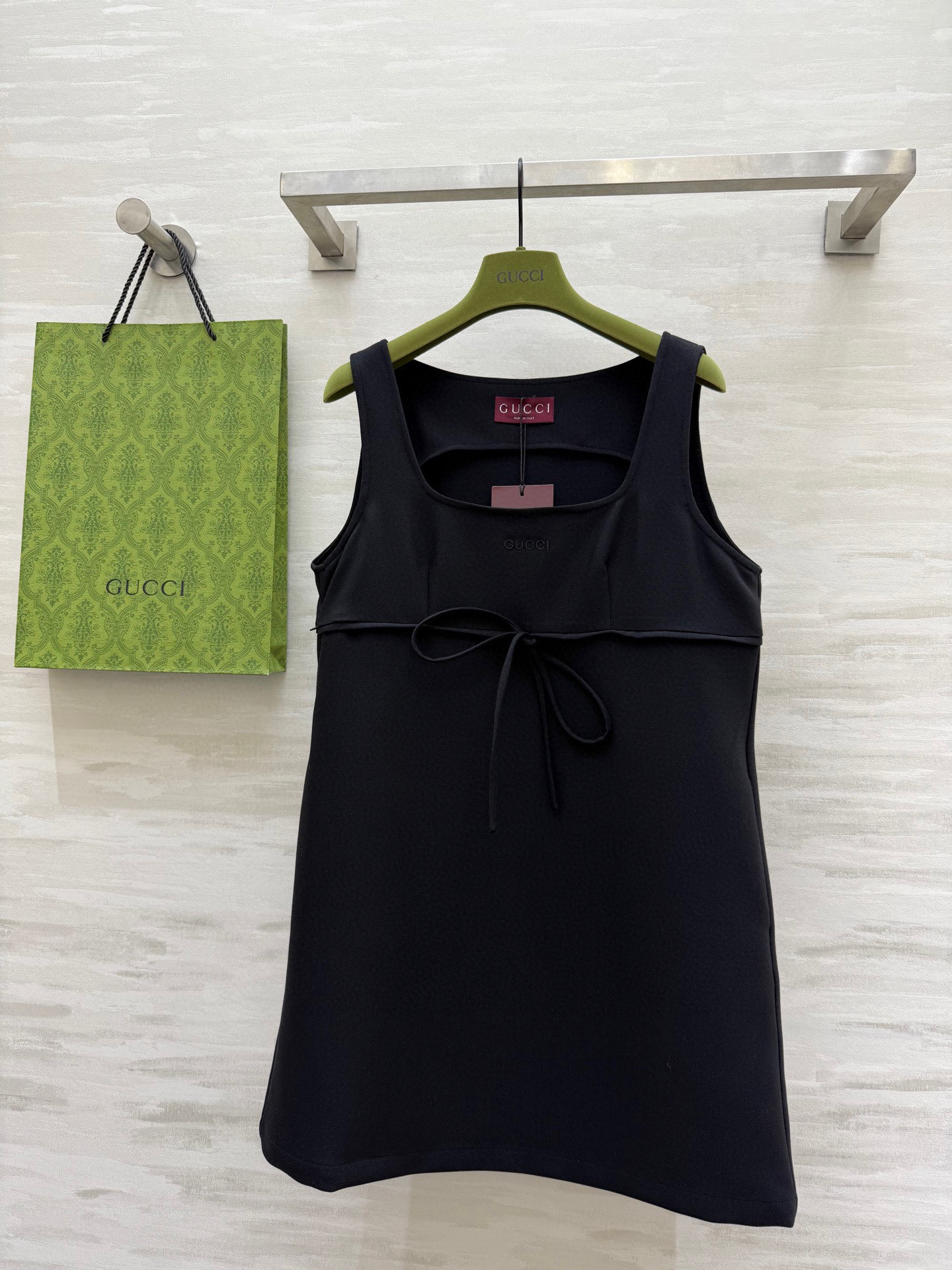 NO:410525,#Gucc spring and summer new style, high-quality black skirt, high waistline design, three-dimensional tailoring, high-quality customization, spot first-time sizeS/M/L (size s bust 88, 79 length),,gucci,skirts,alexander wang19860909#Gucc春夏新款 高级感小黑裙 高腰线设计 立体剪裁版型 高品质定制 现货首发sizeS/M/L（s码胸围88,衣长79）,,gucci,skirts,alexander wang,Women's clothing