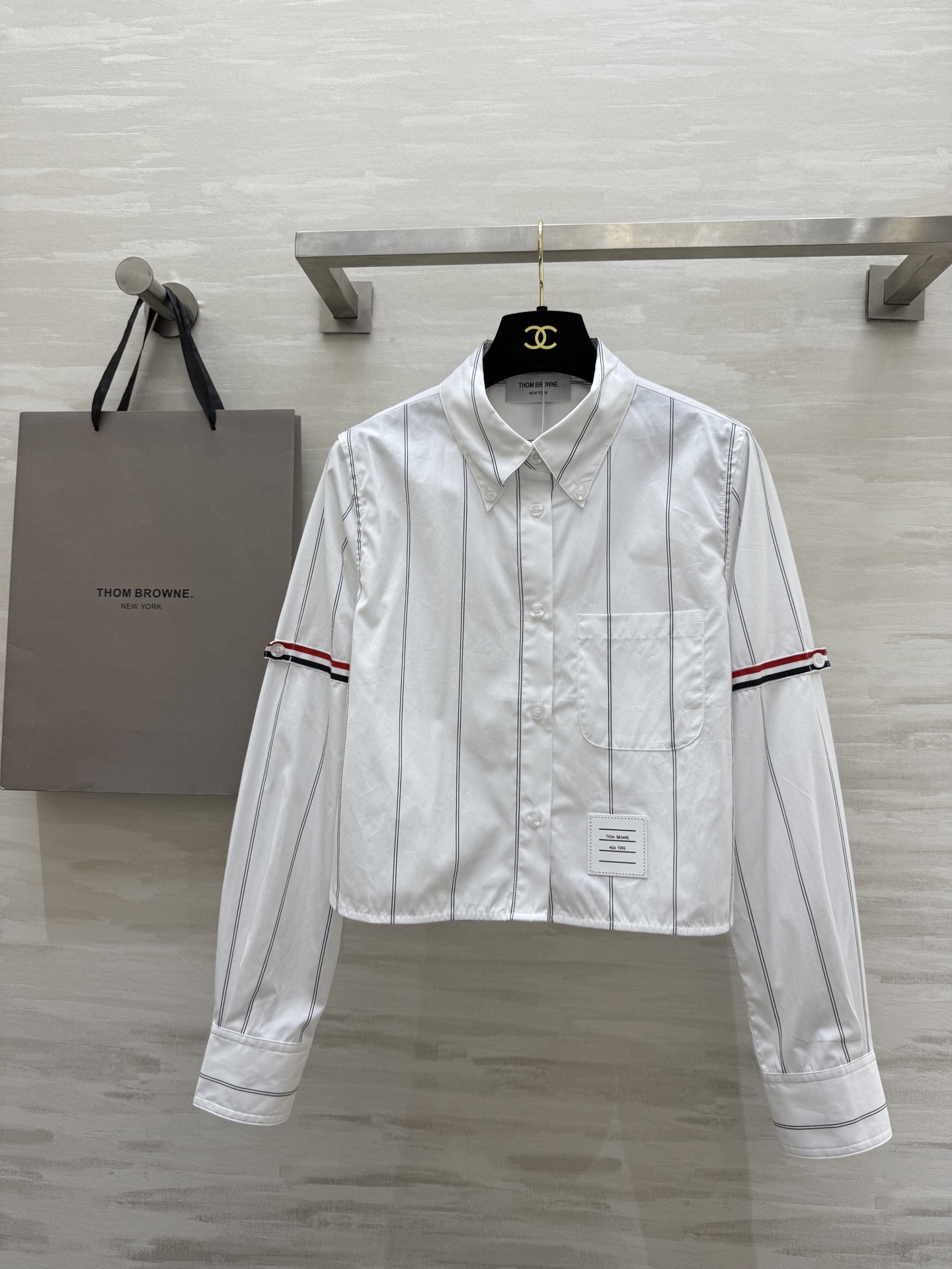 NO:411911,THOMBROWNss short shirt, high quality customization, spot first-time sizeS/M/L (size s-shoulder width 35, bust 94, garment length 44),,alexander wang19860909THOMBROWNss短款衬衣 高品质定制 现货首发sizeS/M/L（s码肩宽35,胸围94,衣长44）,,alexander wang,Women's clothing