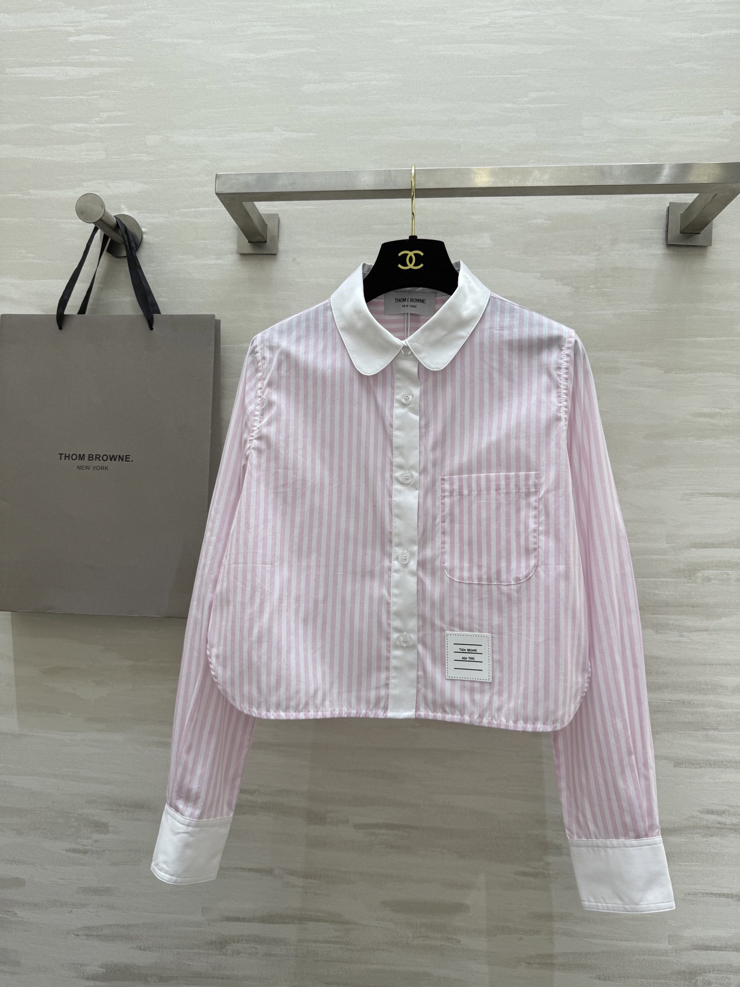NO:411924,THOMBROWNss pink striped short shirt high quality customization spot first sizeS/M/L (size s-shoulder width 35, bust 94, garment length 44), alexander wang19860909THOMBROWNss粉色条纹短款衬衣 高品质定制 现货首发sizeS/M/L（s码肩宽35,胸围94,衣长44）,,alexander wang,Women's clothing