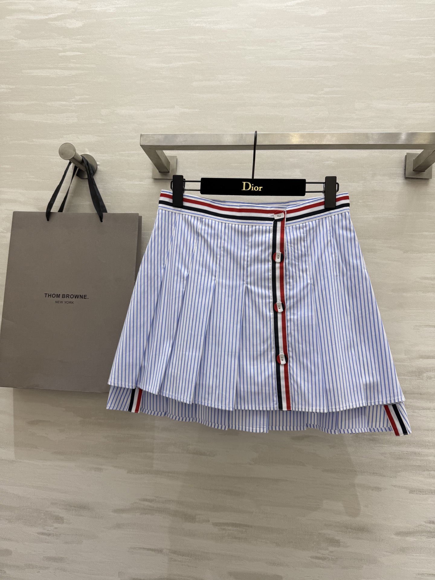 NO:411957,Thom Brownss blue striped pleated skirt playful college style high quality customization spot first sizeS/M/L (size size 68 waist circumference, skirt length 42), skirts, alexander wang19860909Thom Brownss蓝条纹百褶半裙 俏皮学院风 高品质定制 现货首发sizeS/M/L（s码腰围68,裙长42）,,skirts,alexander wang,Women's clothing