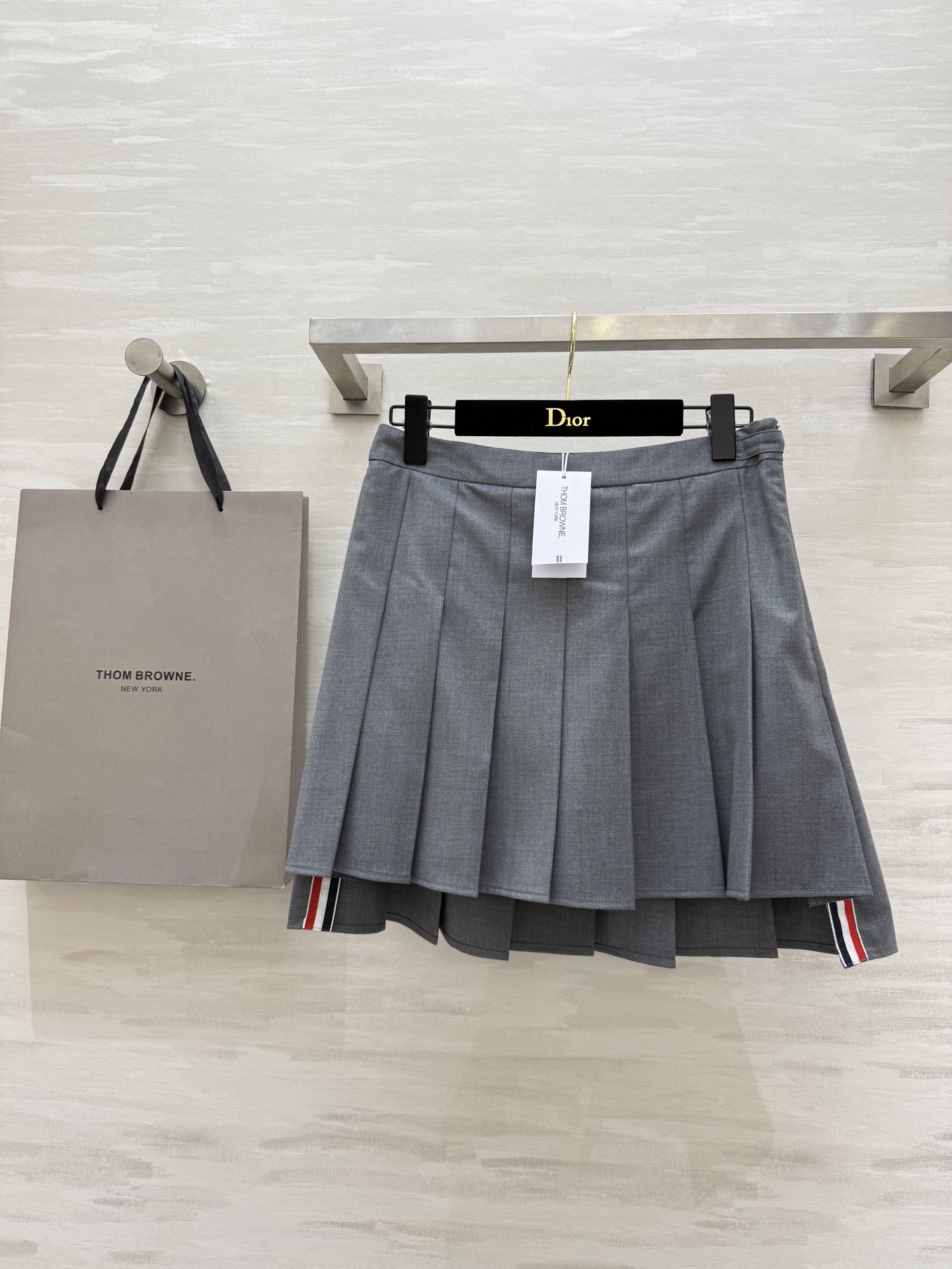 NO:412909,#ThomBrownss Academy style pleated skirt High waist design Heavy industry pleated inner lining pants safe and anti-exposure High quality customization Spot sizeS/M/L (s waist circumference 68, skirt length 44), skirts, alexander wang19860909#ThomBrownss学院风百褶半裙 高腰版型设计 重工百褶做内衬里裤安全防走光 高品质定制 现货首发sizeS/M/L（s腰围68,裙长44）,,skirts,alexander wang,Women's clothing