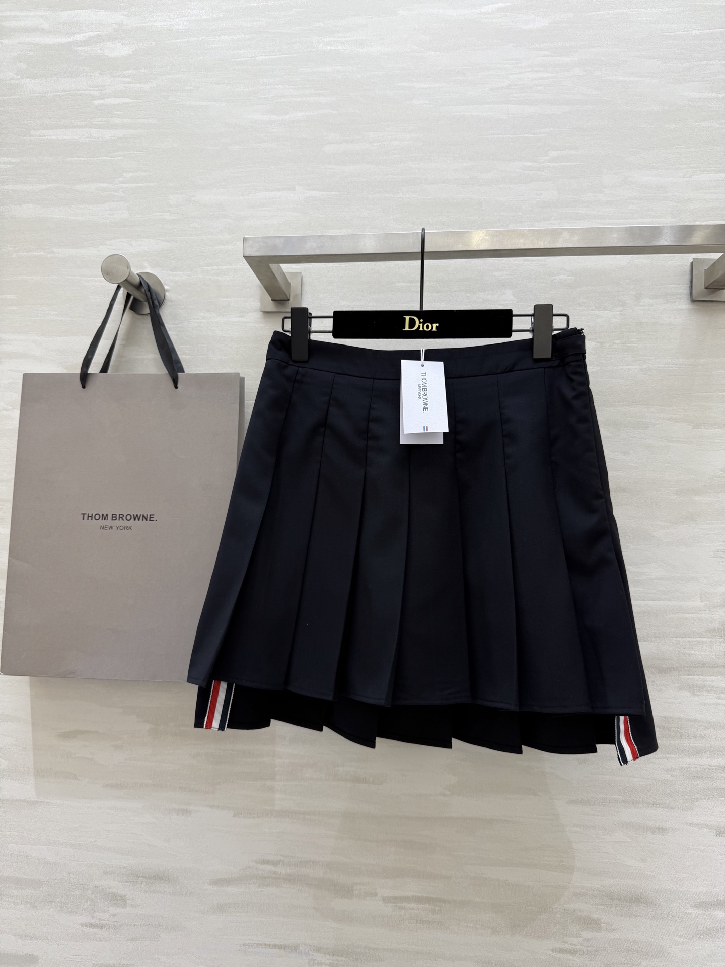 NO:412923,#ThomBrownss Academy style pleated skirt High waist design Heavy industry pleated inner lining pants safe and anti-exposure High quality customization Spot sizeS/M/L (s waist circumference 68, skirt length 44), skirts, alexander wang19860909#ThomBrownss学院风百褶半裙 高腰版型设计 重工百褶做内衬里裤安全防走光 高品质定制 现货首发sizeS/M/L（s腰围68,裙长44）,,skirts,alexander wang,Women's clothing