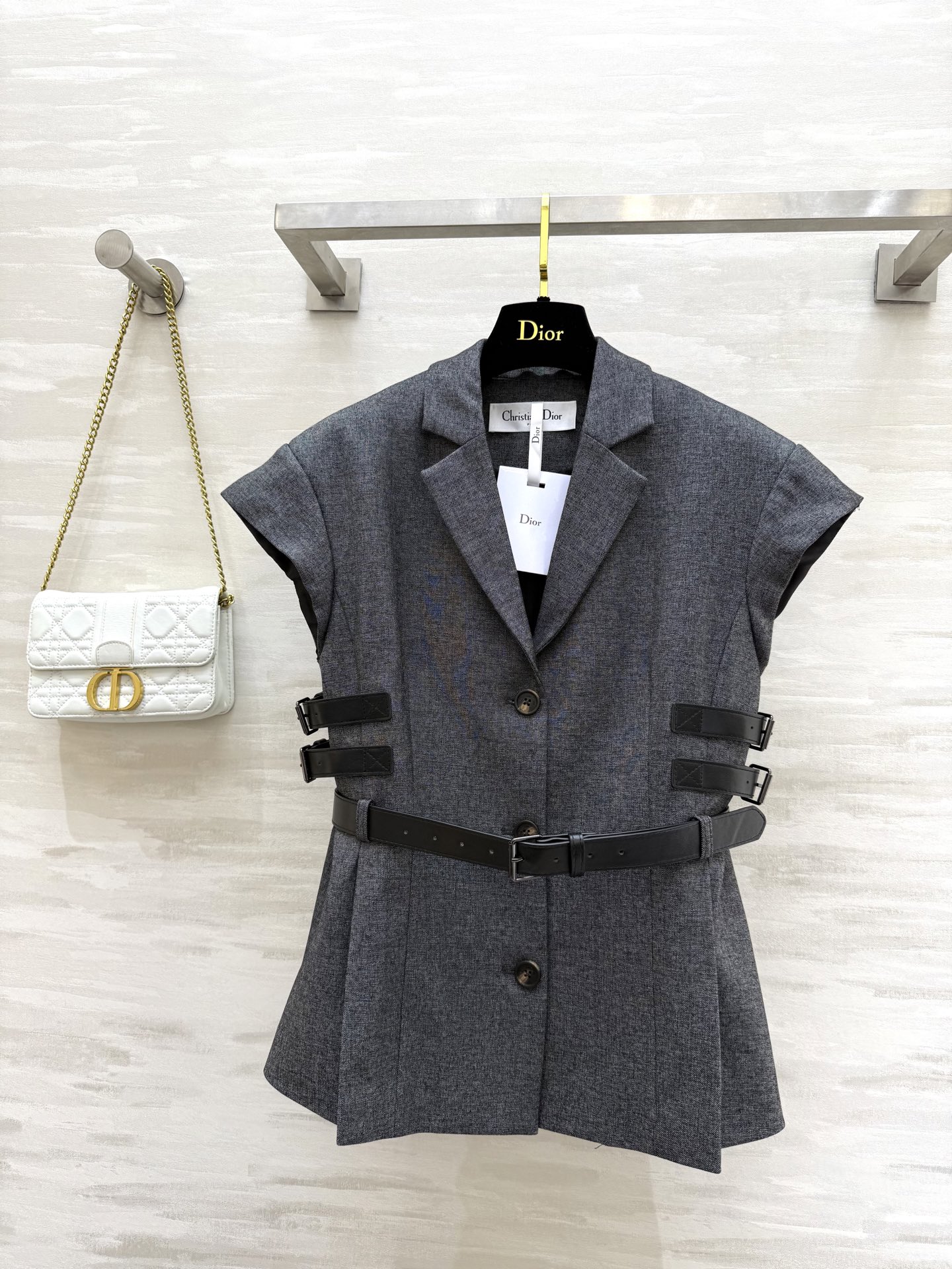 NO:413074,#DIO Rotary Sleeve Blazer, Adjustable Decorative Blades on both sides, High-quality Customization Spot size36/38/40 (36 size bust 90, 55 length),,dior,jackets & coats,business suit,alexander wang19860909#DIO落肩袖西装外套 两侧皮带可调节装饰扣带 高品质定制 现货首发size36/38/40（36码胸围90,衣长55）,,dior,jackets & coats,business suit,alexander wang,Women's clothing