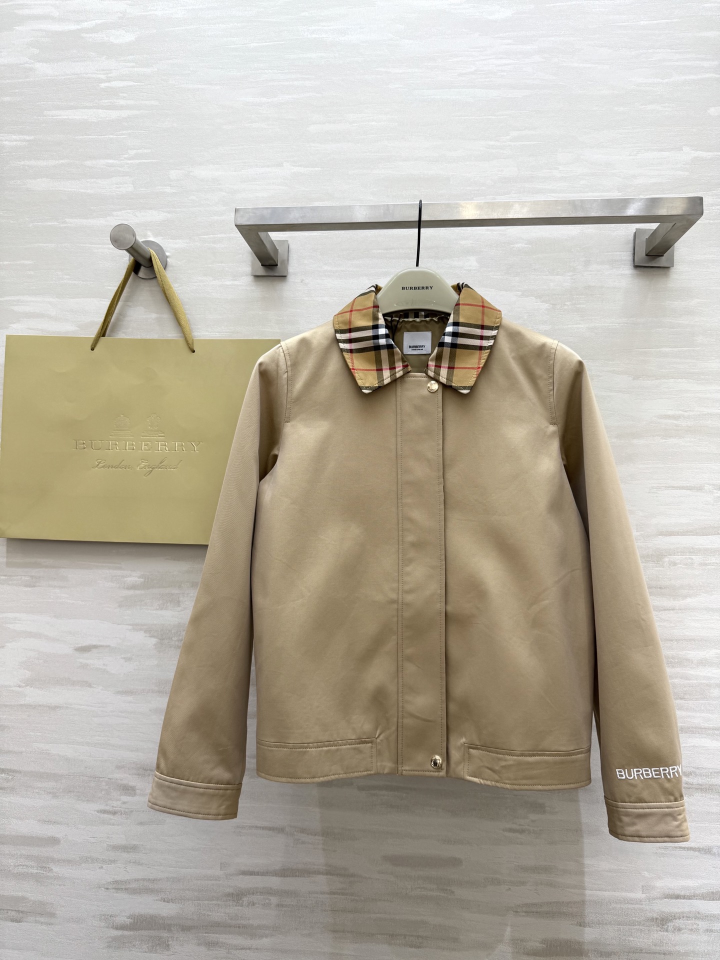 NO:414214,#Burberr British style jacket high quality customization spot first-time sizeS/M/L/XL/XXL(), burberry, jackets & coats, jackets & coats, alexander wang19860909#Burberr英伦风夹克外套 高品质定制 现货首发sizeS/M/L/XL/XXL（）,,burberry,jackets & coats,jackets & coats,alexander wang,Women's clothing