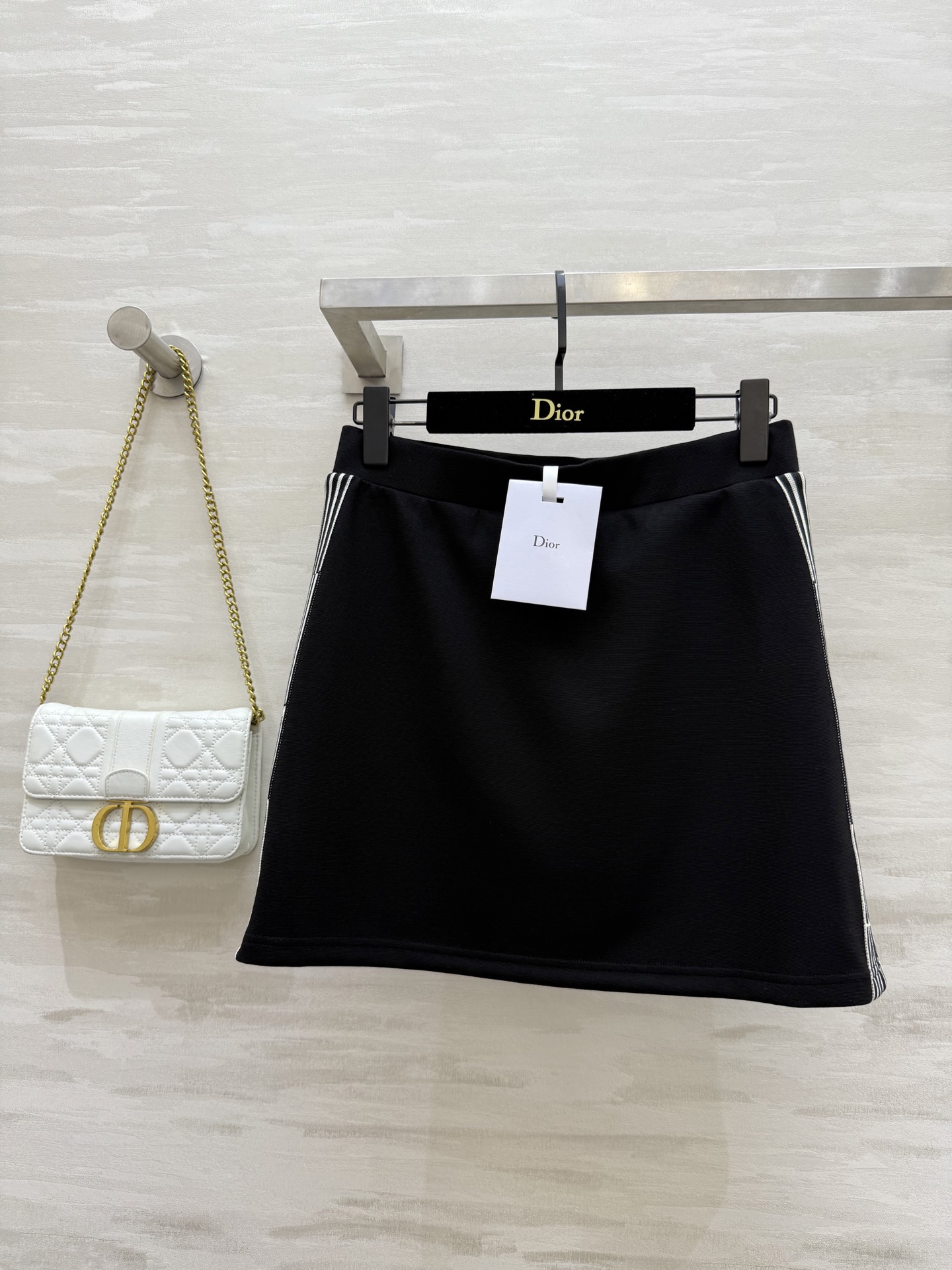NO:416988,#DIOSignature casual short skirt logo webbing splicing embellishment exquisite and high-end three-dimensional tailoring style eternal classic high-quality customization spot first-time size36/38/40 (36-size elastic waist circumference 68, hip circumference 92, length 40), dior, skirts, alexander wang19860909#DIOSignature休闲短款半裙 logo织带拼接点缀精致高级 立体剪裁版型永恒经典 高品质定制 现货首发size36/38/40（36码弹力腰围68,臀围92,衣长40）,,dior,skirts,alexander wang,Women's clothing