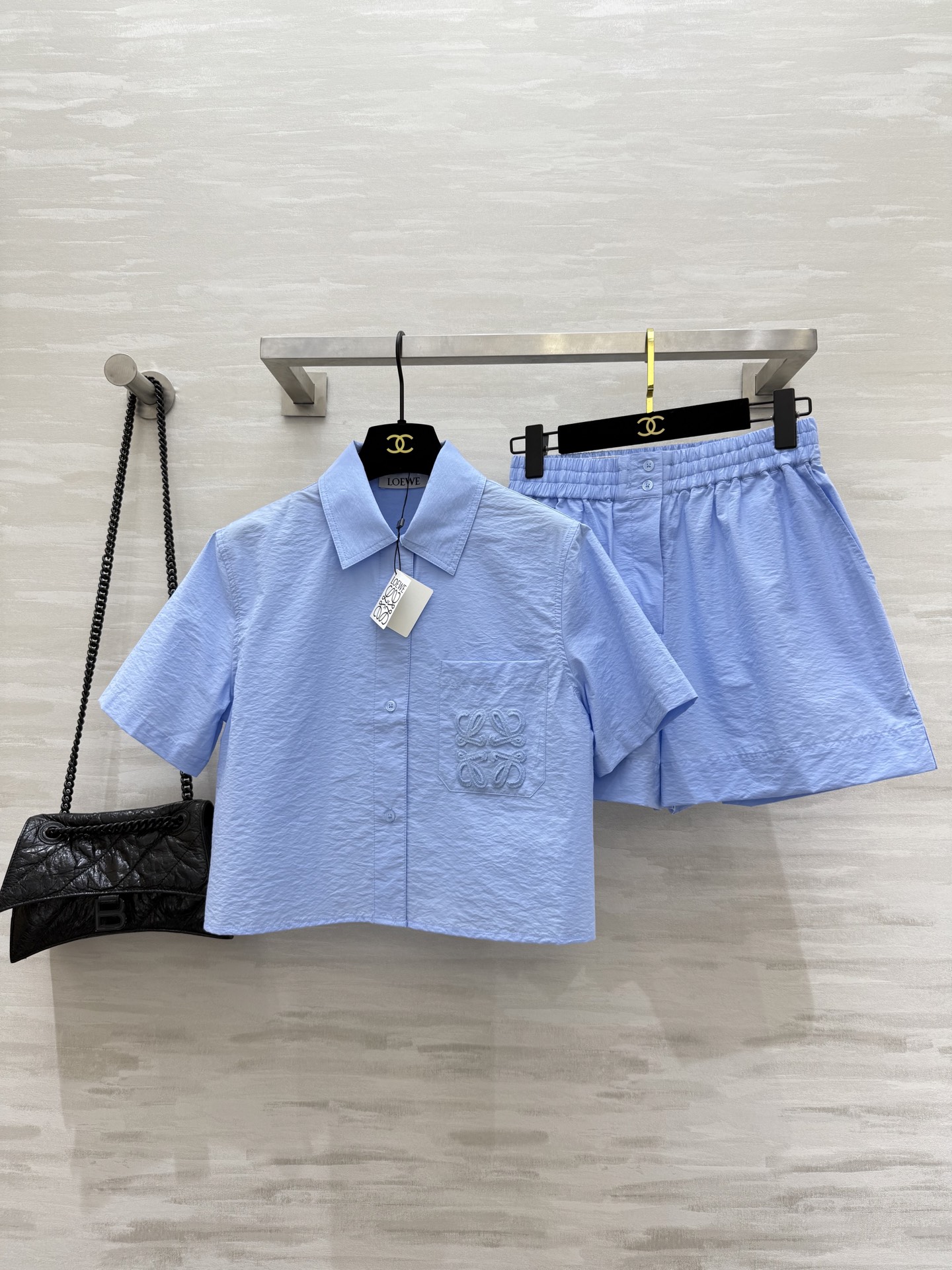 NO:416954,#Loew Paulas series French literature Textured poplin cotton shorts Simple and high-end straw badge embroidery High quality customization Spot first-time sizeS/M/L (size size elastic waist 64, hip circumference 100, pants length 37), loewe, espadrilles, shorts, alexander wang19860909#Loew Paulas系列 法式文艺 纹理府绸棉质短裤 简约高级 草编徽章刺绣 高品质定制 现货首发sizeS/M/L（s码松紧腰64,臀围100,裤长37）,,loewe,espadrilles,shorts,alexander wang,Women's clothing