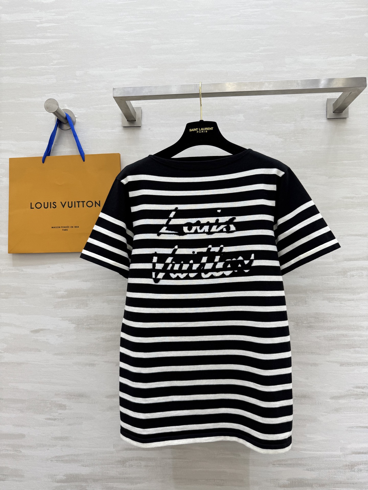 NO:416956,Louis Vuittoss new style contrasting striped letter jacquard knitted short-sleeved top high quality customization spot first-time sizeS/M/L(), louis vuitton, T-shirt, alexander wang19860909Louis Vuittoss新款 撞色条纹字母提花针织短袖上衣 高品质定制 现货首发sizeS/M/L（）,,louis vuitton,T-shirt,alexander wang,Women's clothing