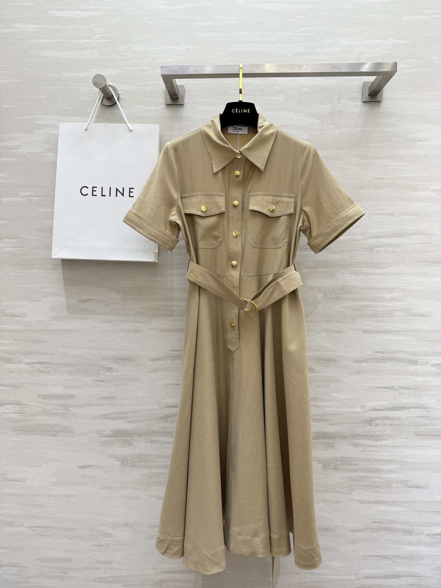NO:419560,#Celin Fashionable Daily Workwear Style Short-sleeved Dress Customized Metal Buttons Three-dimensional Cut Style Fashionable Slim High-quality Customized Spot SizeS/M/L/XL (M Size 37 Shoulder Width, Bust 90, Clothes Length 108), Celine, Skirts, T-shirt, Alexander Wang19860909#Celin时髦精日常 工装风短袖连衣裙 开模定制金属纽扣 立体剪裁版型时髦显瘦 高品质定制 现货首发sizeS/M/L/XL（M码肩宽37,胸围90,衣长108）,,celine,skirts,T-shirt,alexander wang,Women's clothing