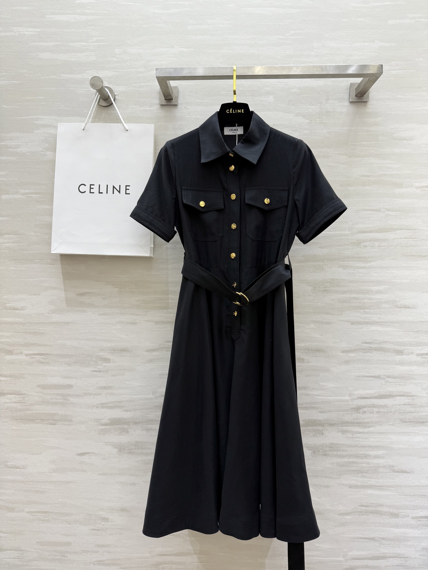 NO:419577,#Celin Fashionable Daily Workwear Style Short-sleeved Dress Customized Metal Buttons Three-dimensional Cut Style Fashionable Slim High-quality Customized Spot SizeS/M/L/XL (M Size 37 Shoulder Width, Bust 90, Clothes Length 108), Celine, Skirts, T-shirt, Alexander Wang19860909#Celin时髦精日常 工装风短袖连衣裙 开模定制金属纽扣 立体剪裁版型时髦显瘦 高品质定制 现货首发sizeS/M/L/XL（M码肩宽37,胸围90,衣长108）,,celine,skirts,T-shirt,alexander wang,Women's clothing