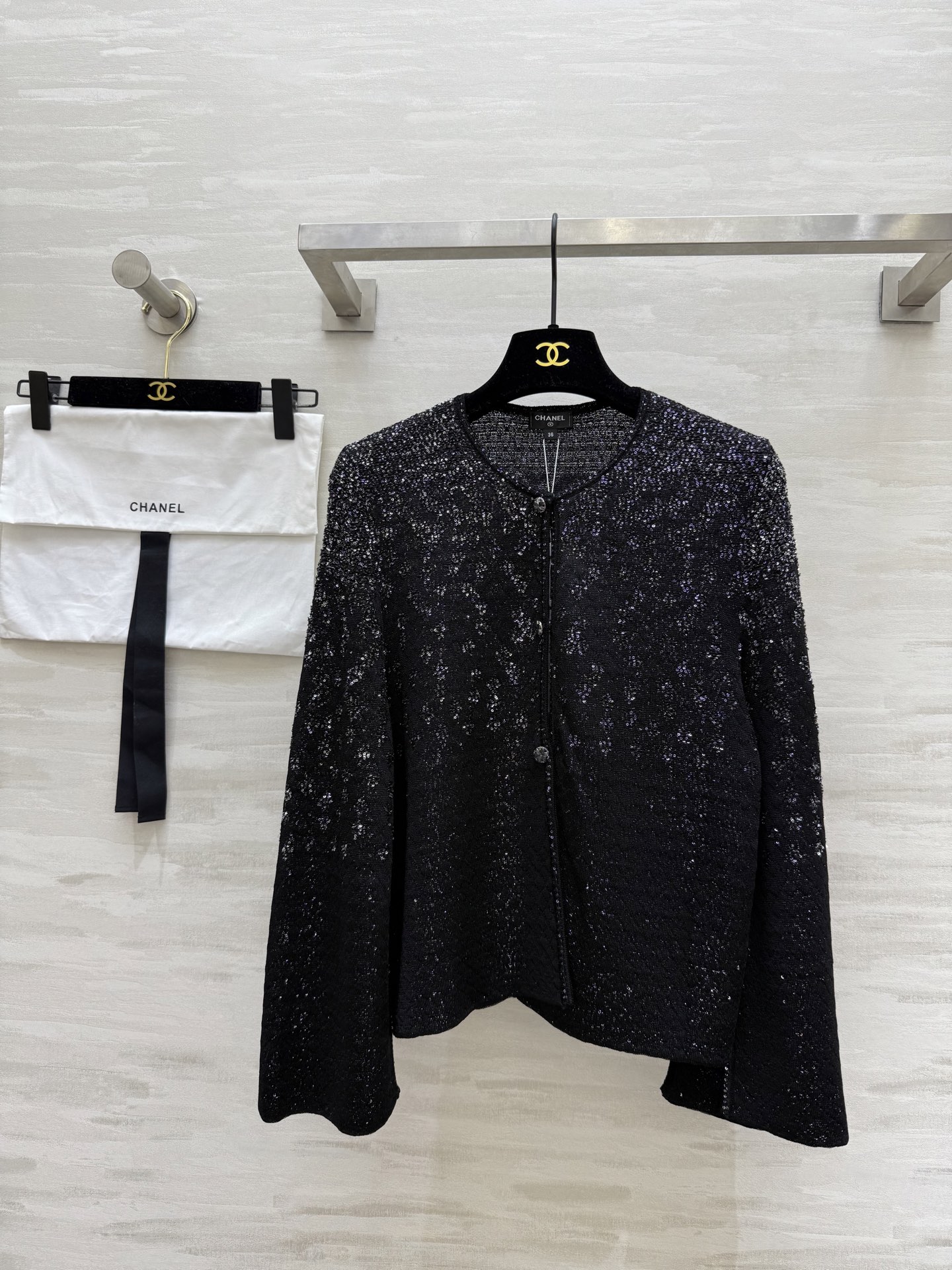 NO:419615,#ChaneP Shiny Sequin Cardigan, VIC style, sequin details need ZP to perfectly restore, high-quality customization, spot first-time size36/38/40 (),,chanel,alexander wang19860909#ChaneP 闪闪亮片开衫 专柜VIC款 亮片细节需要ZP才能完美还原 高品质定制 现货首发size36/38/40（）,,chanel,alexander wang,Women's clothing