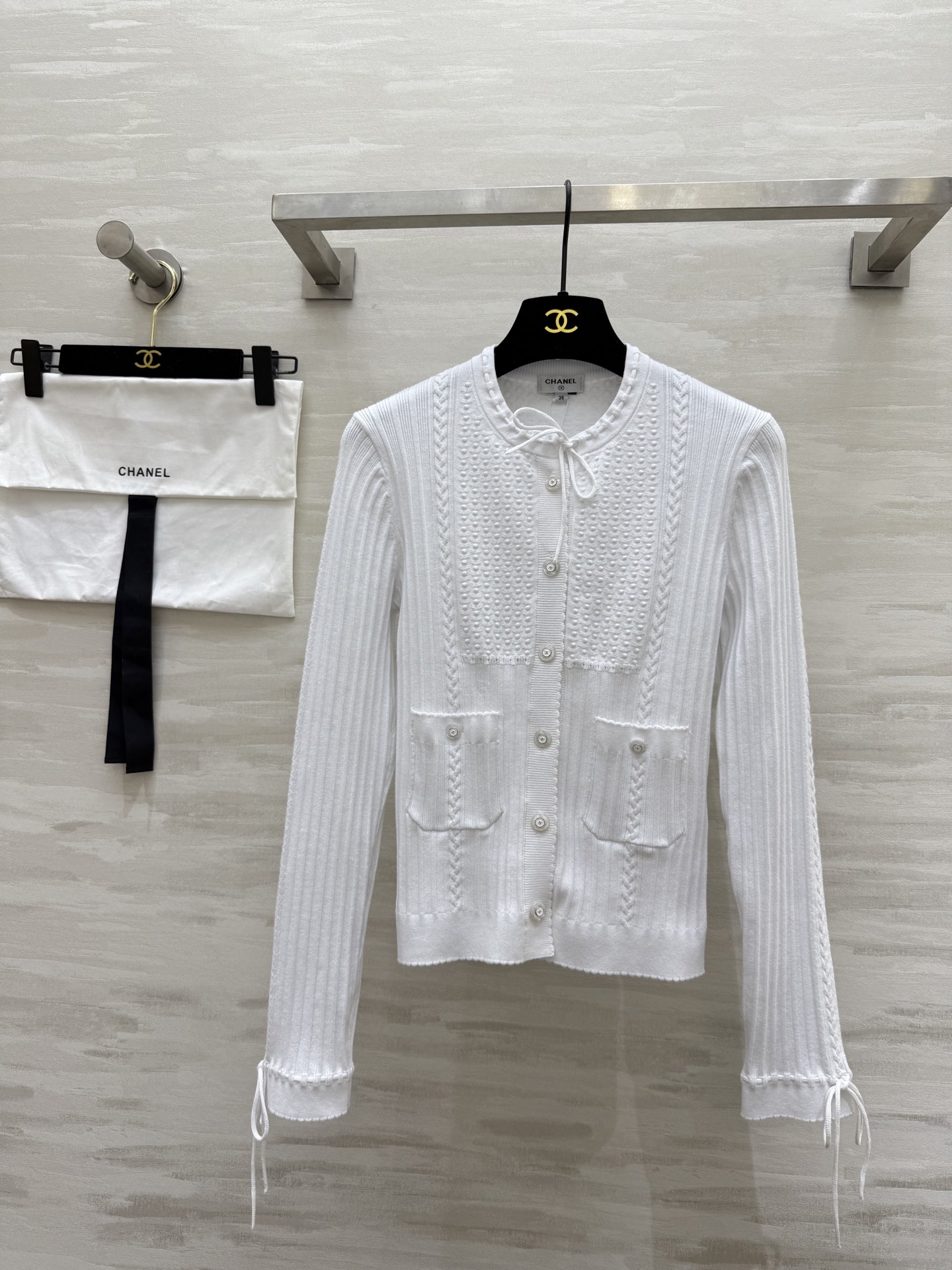 NO:419634,#Chane neckline drawstring diamond knitted cardigan jacket Original development customization High quality Spot first-time size36/38/40 (), Chanel, jackets & coats, alexander wang19860909#Chane领口抽绳 菱格纹针织开衫外套 原版开发定制 高品质 现货首发size36/38/40（）,,chanel,jackets & coats,alexander wang,Women's clothing