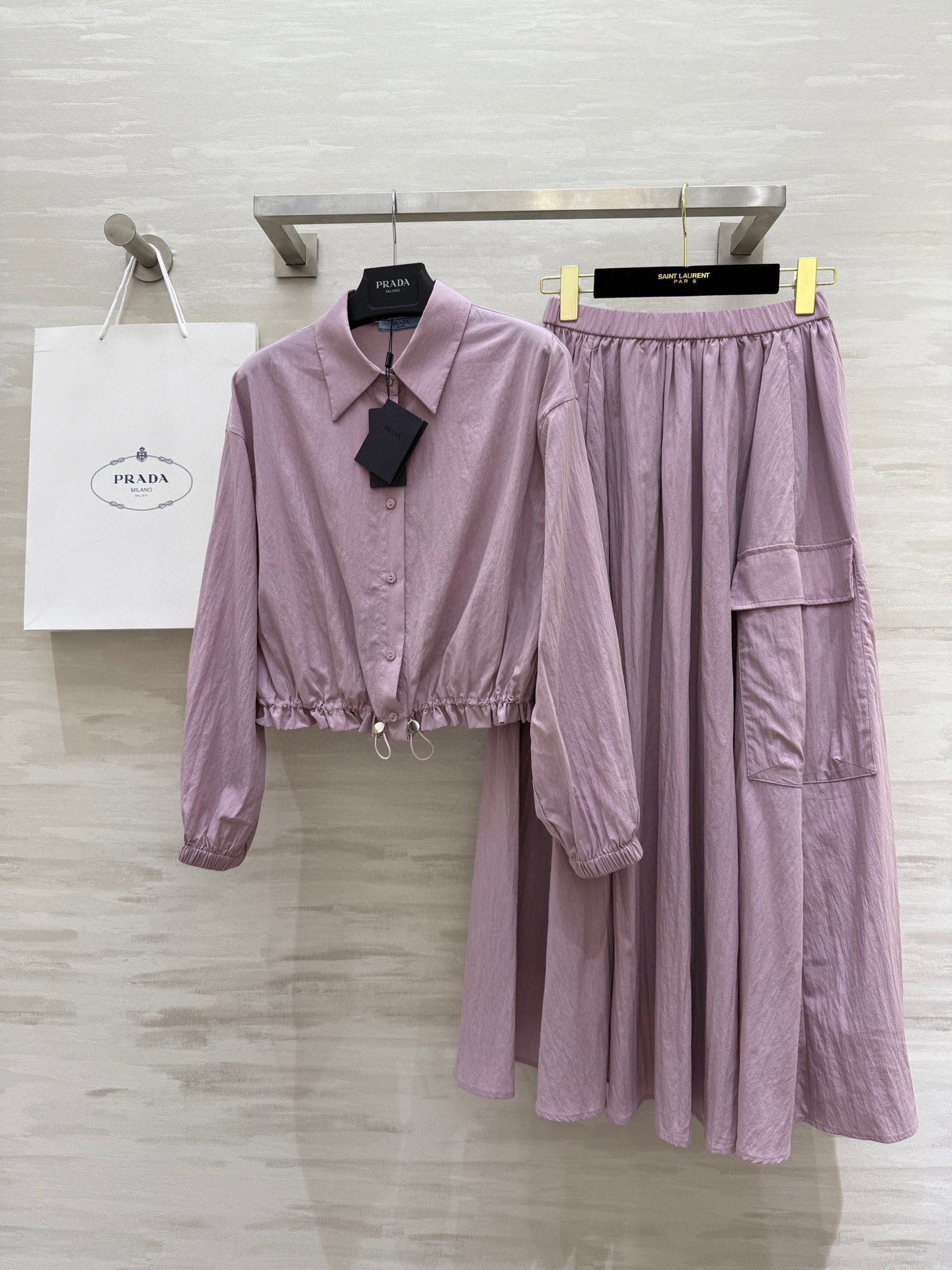 NO:419697,#Prad Tennis Set Custom Tennis Fabric Soft and Comfortable Waist Drawstring Short Design with the upper body Perfect Modify the Body Ratio High Quality Customization Spot sizeS/M/L (Size S S S Shoulder Width 50, Bust 108, Clothes Length 52, Elastic Waist 62, Skirt Length 91), Prada, Skirts, Alexander wang19860909#Prad天丝套装 定制天丝面料柔软舒适 腰部抽绳短款设计上身完美修饰身材比例 高品质定制 现货首发sizeS/M/L（s码肩宽50, 胸围108,衣长52,弹力腰围62,裙长91）,,prada,skirts,alexander wang,Women's clothing