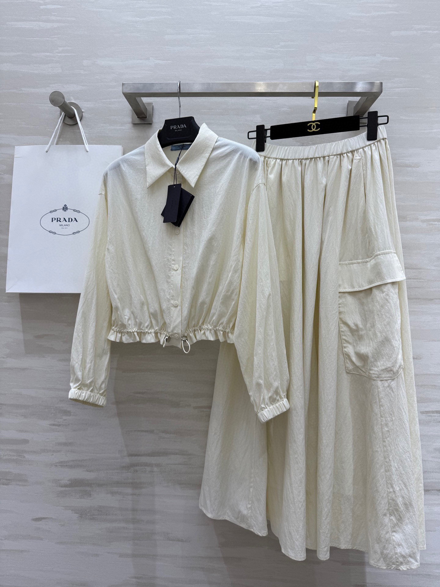 NO:419720,#Prad Tennis Set Custom Tennis Fabric Soft and Comfortable Waist Drawstring Short Design with the upper body Perfect Modify the Body Ratio High Quality Customization Spot sizeS/M/L (Size S S S Shoulder Width 50, Bust 108, Clothes Length 52, Elastic Waist 62, Skirt Length 91), Prada, Skirts, Alexander wang19860909#Prad天丝套装 定制天丝面料柔软舒适 腰部抽绳短款设计上身完美修饰身材比例 高品质定制 现货首发sizeS/M/L（s码肩宽50, 胸围108,衣长52,弹力腰围62,裙长91）,,prada,skirts,alexander wang,Women's clothing