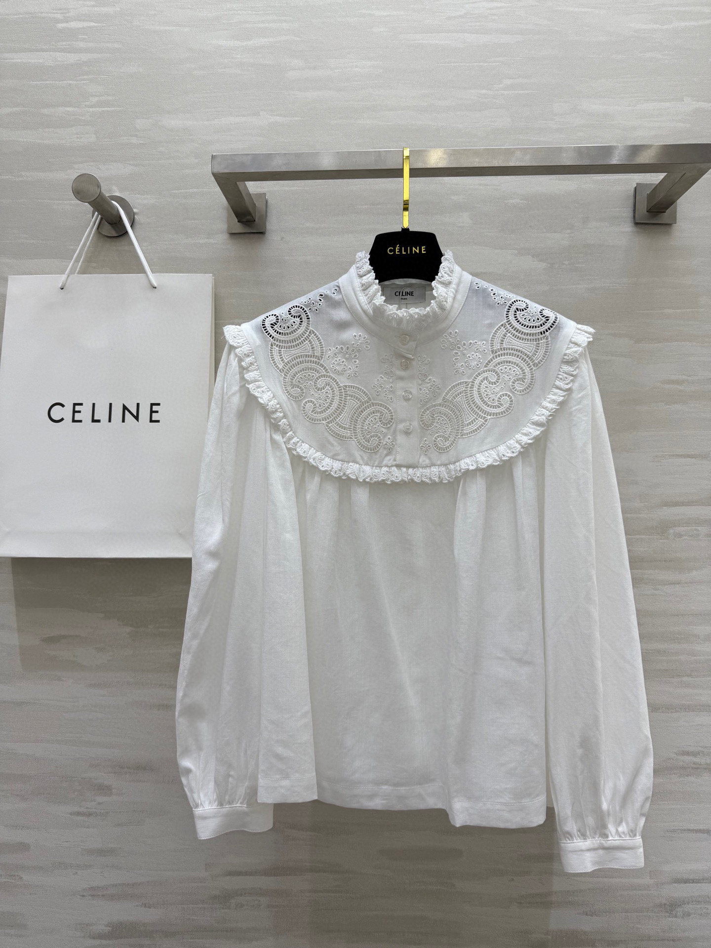 NO:419809,#Celin Vacation Series Heavy Industry Embroidered Cotton and Linear Long Sleeve Shirt High Quality Customization Spot First-time SizeS/M/L (Size S S-shoulder width 39, bust 100, 60, celine, alexander wang19860909#Celin度假系列 重工刺绣棉麻长袖衬衣 高品质定制 现货首发sizeS/M/L（s码肩宽39,胸围100,衣长60）,,celine,alexander wang,Women's clothing