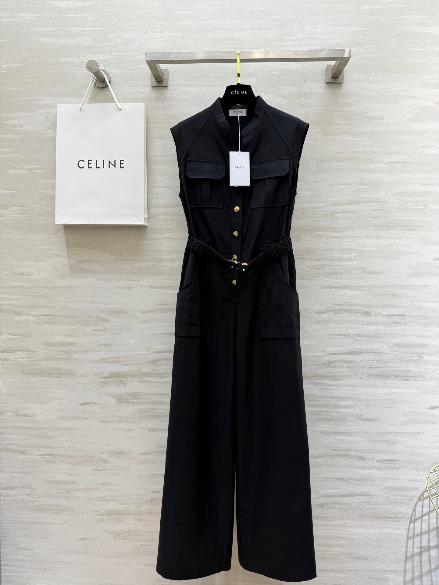 NO:421459,#Celin new style handsome workwear jumpsuit v-neck design Straight trousers cut with crisp and stylish texture Casual and fashionable high-end items Use elastic waist contour and belt to make you look slim and stylish The straight waist design with a straight waist design is both A and cool High-quality customization () S-sized sizeS/M/L (Size S bust 92, waist 76, length 148), Celine, alexander wang19860909#Celin新款 帅气工装风连体裤 v领设计 直筒长裤剪裁质感挺括有型 休闲时髦的高级单品 采用弹力腰部轮廓搭配腰带显瘦又有格调 束腰直筒的版型设计上身又A又飒 高品质定制() 现货首发sizeS/M/L（S码胸围92,腰围76,衣长148）,,celine,alexander wang,Women's clothing