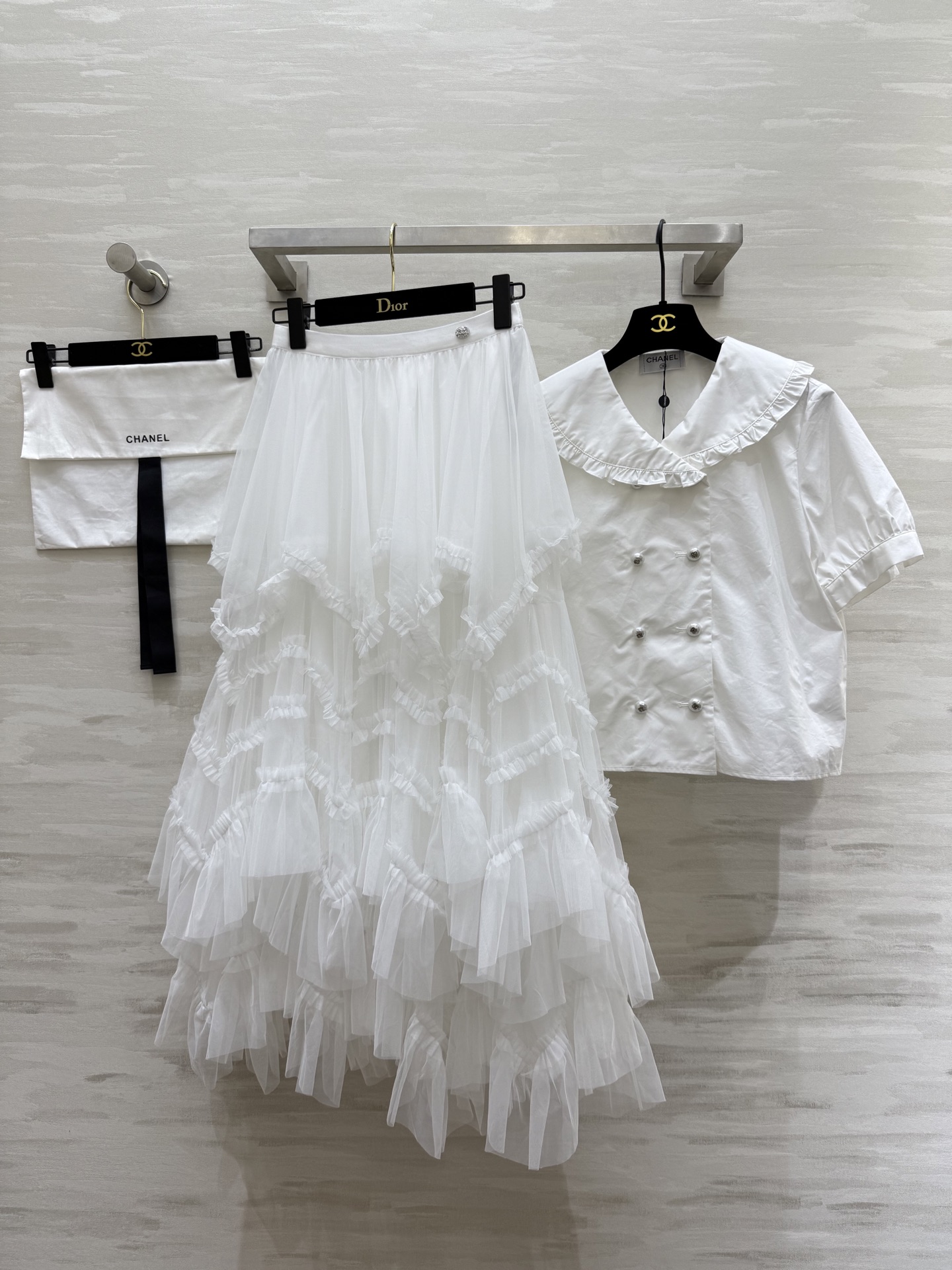 NO:421461,#Chane Heavy Industry Splicing Irregular Ballet Girl-Sensing Mesh Skirt The Gauze Skirt is simply the ceiling of a gentle girl!  Heavy industry layered soft yarn skirts have a clear sense of layering. The irregular stacking design makes the whole outfit full of texture and weight. High-quality customization. Spot size 36/38/40 (36-size elastic waist circumference 62, skirt length 92), chanel, skirts, alexander wang19860909#Chane重工拼接 不规则芭蕾少女感网纱半裙 纱裙简直是温柔系少女的天花板！重工层层叠叠的柔软纱裙层次感分明 不规则的堆砌设计让整套穿搭充满了质感和分量感 高品质定制 现货首发size36/38/40（36码弹力腰围62,裙长92）,,chanel,skirts,alexander wang,Women's clothing