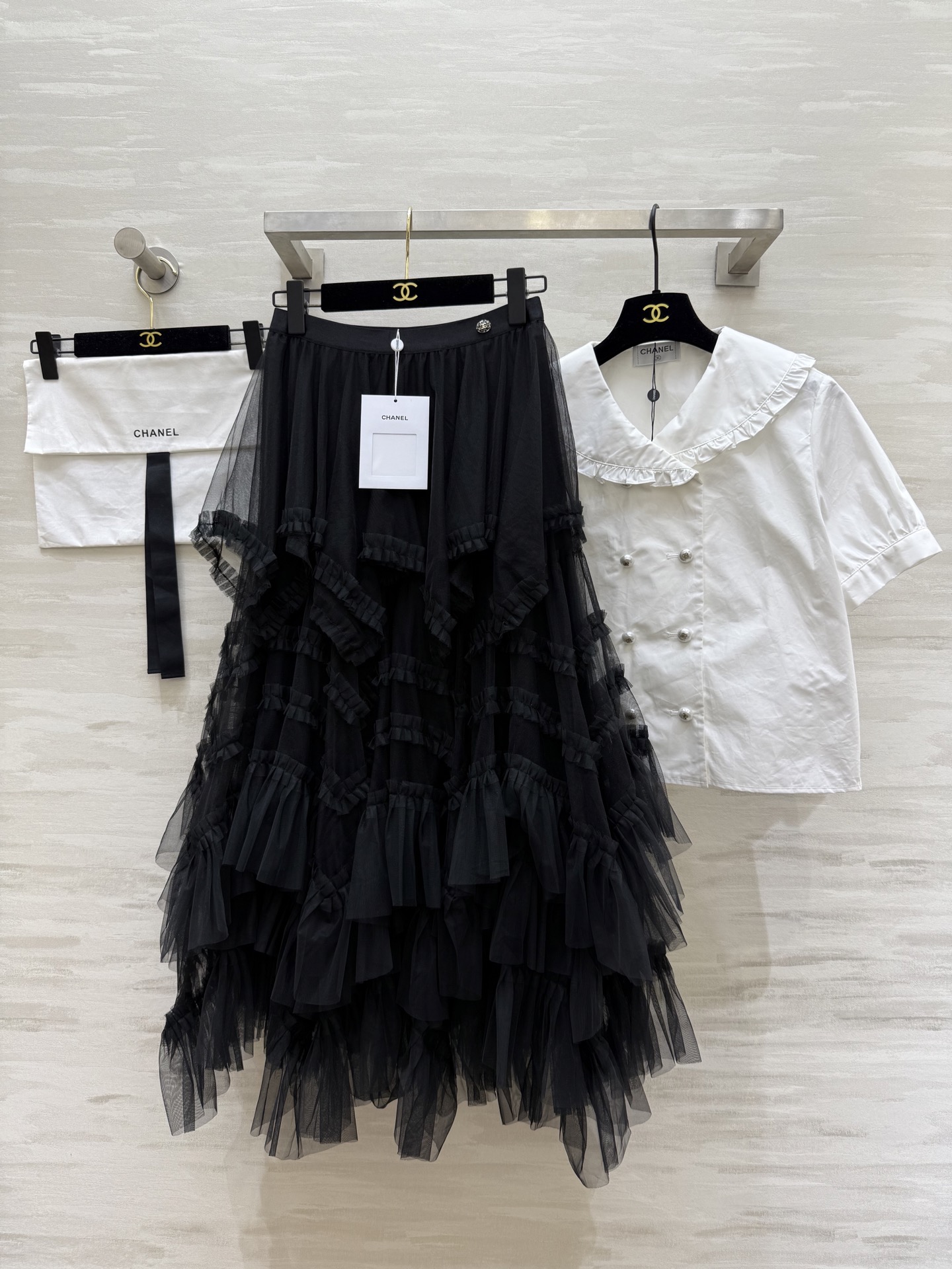 NO:421500,#Chane Heavy Industry Splicing Irregular Ballet Girl-Sensing Mesh Skirt The Gauze Skirt is simply the ceiling of a gentle girl!  Heavy industry layered soft yarn skirts have a clear sense of layering. The irregular stacking design makes the whole outfit full of texture and weight. High-quality customization. Spot size 36/38/40 (36-size elastic waist circumference 62, skirt length 92), chanel, skirts, alexander wang19860909#Chane重工拼接 不规则芭蕾少女感网纱半裙 纱裙简直是温柔系少女的天花板！重工层层叠叠的柔软纱裙层次感分明 不规则的堆砌设计让整套穿搭充满了质感和分量感 高品质定制 现货首发size36/38/40（36码弹力腰围62,裙长92）,,chanel,skirts,alexander wang,Women's clothing