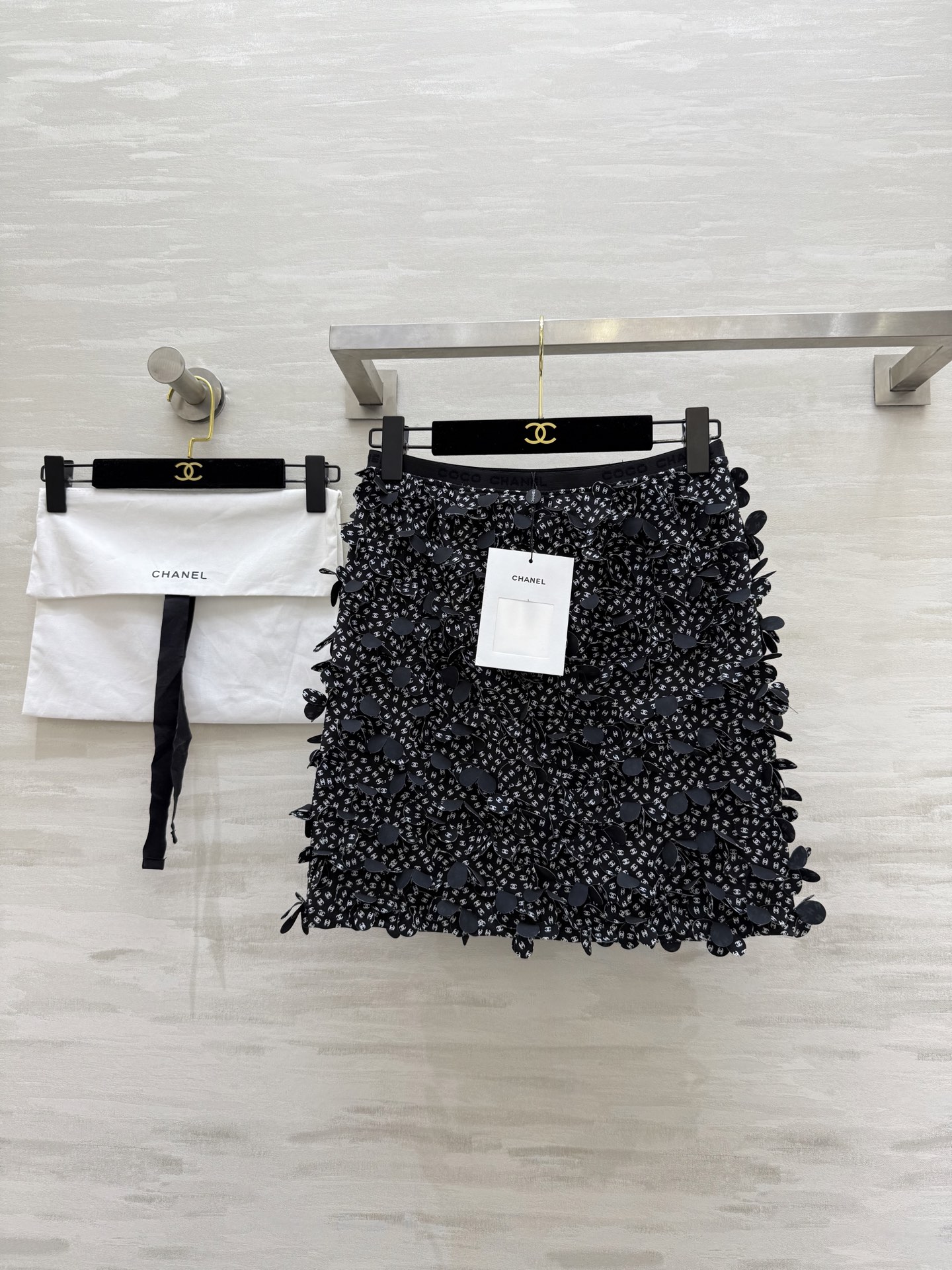 NO:421719,#ChaneCoCoBeach Popular flower letter logo skirt Super body shape full of three-dimensional flowers Detail control must be included High-quality customization Spot first-time size36/38/40 (), Chanel, skirts, alexander wang19860909#ChaneCoCoBeach 爆款花朵字母logo半裙 超显身材 滿滿的立體小花朵 細節控必入 高品质定制 现货首发size36/38/40（）,,chanel,skirts,alexander wang,Women's clothing