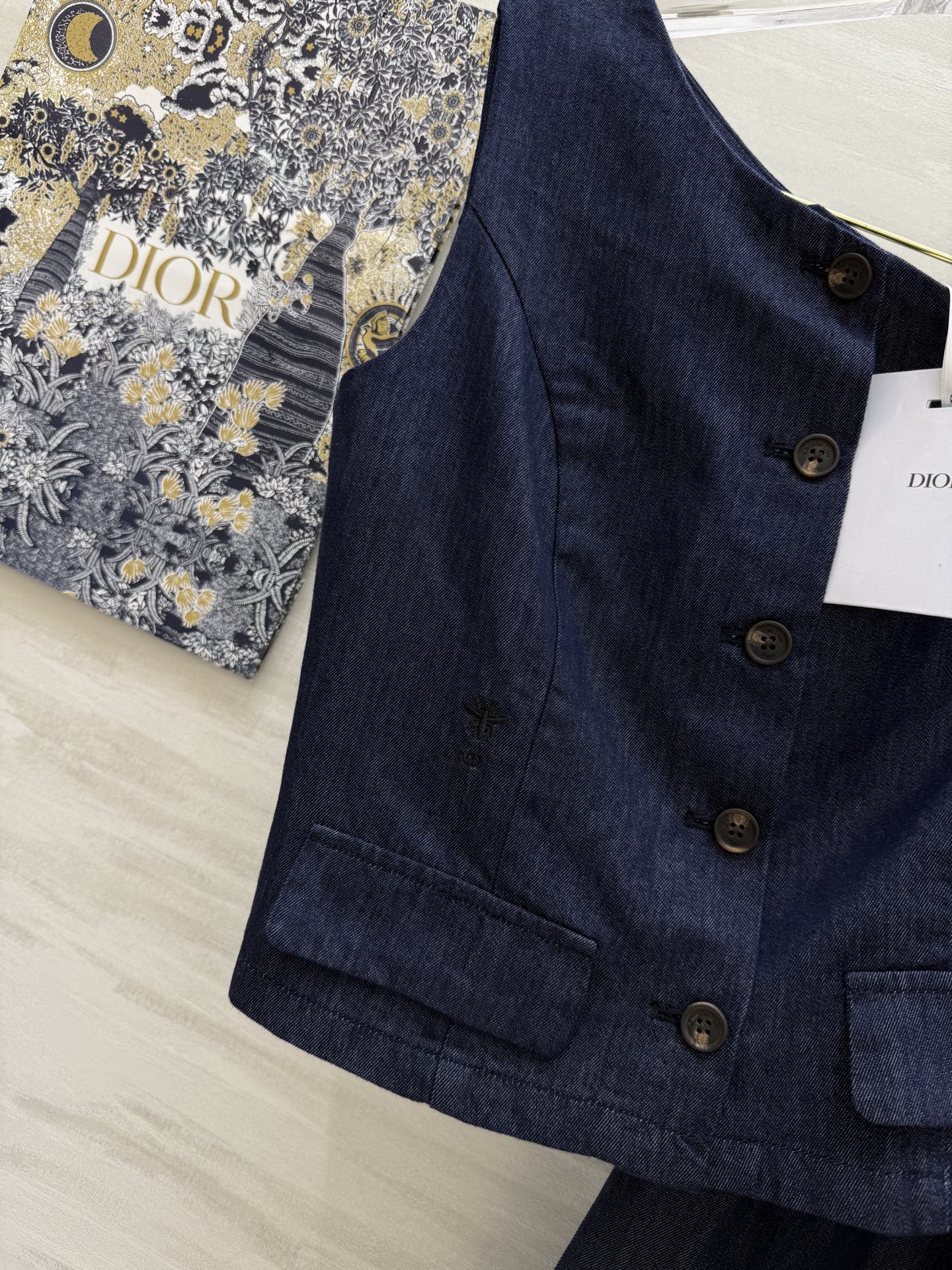 Chic Denim Set with Bee Embroidery - Casual Summer Outfit 3 i1748552691615 5211 0 1