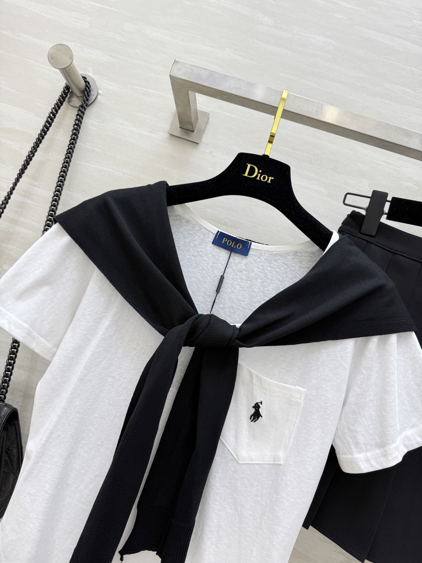 #POLO²⁵甜妹三件套 T恤的设计真是太贴心了 无论是单穿还是叠穿都能展现出不一样的风采 加上那件针织