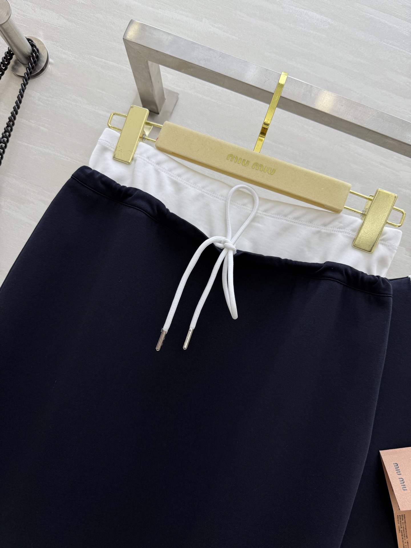 #Miumi♡²⁵新款 休闲套装 松弛感满满 采用定制纯棉面料 颜色很高级 可减龄可酷帅 显高不挑人 半