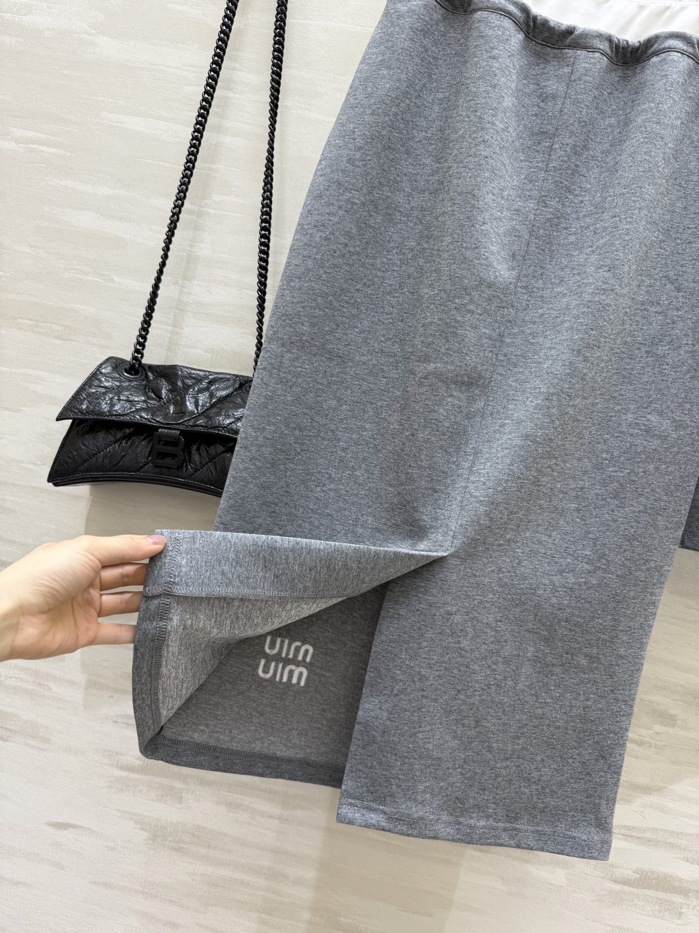#Miumi♡²⁵新款 休闲套装 松弛感满满 采用定制纯棉面料 颜色很高级 可减龄可酷帅 显高不挑人 半