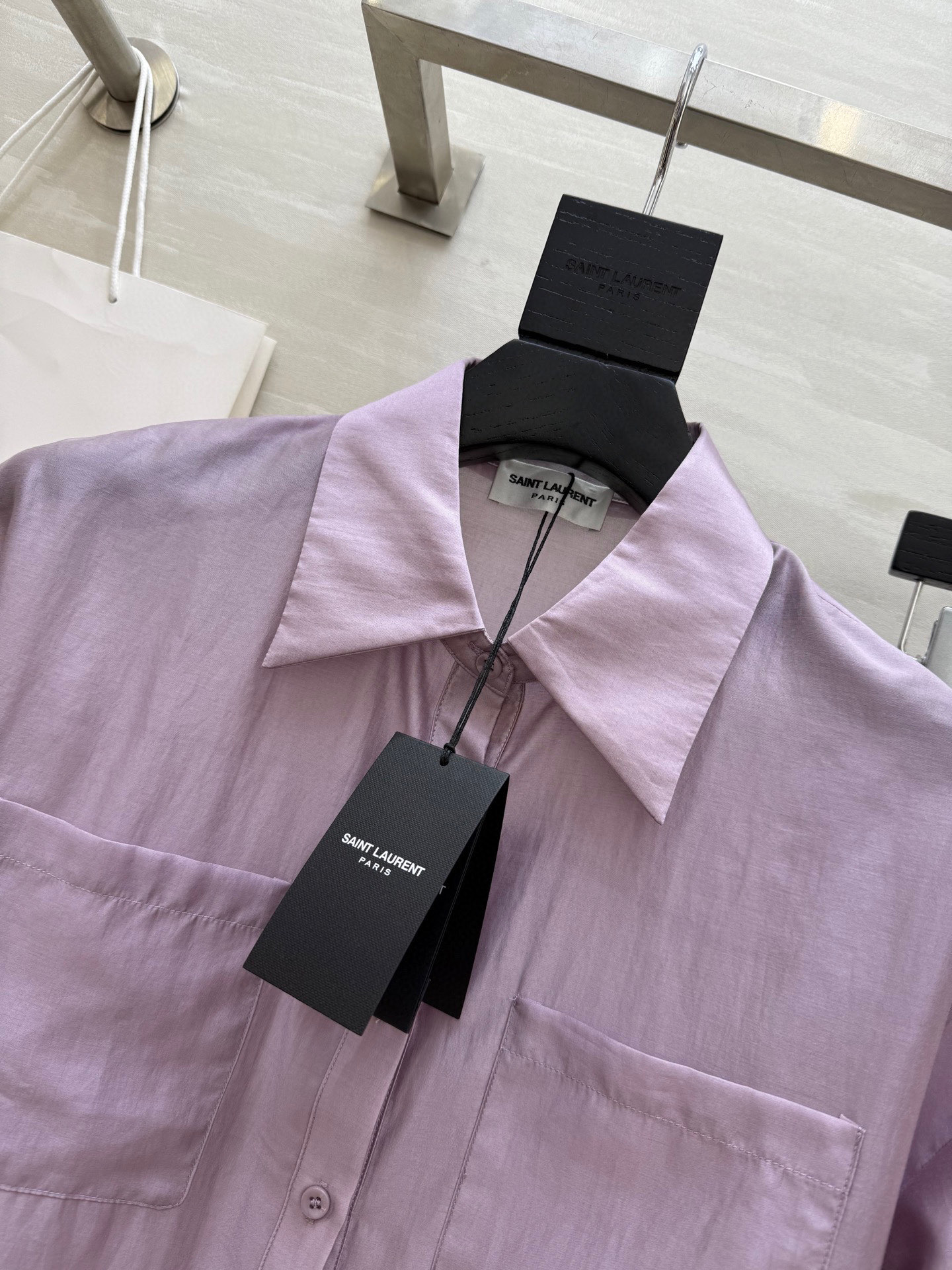 #ysl²⁵新款天丝套装 轻盈透气天丝质地 宽松版型随风轻轻摇曳 仿佛每一步都踏着夏日的微风 自在又惬意