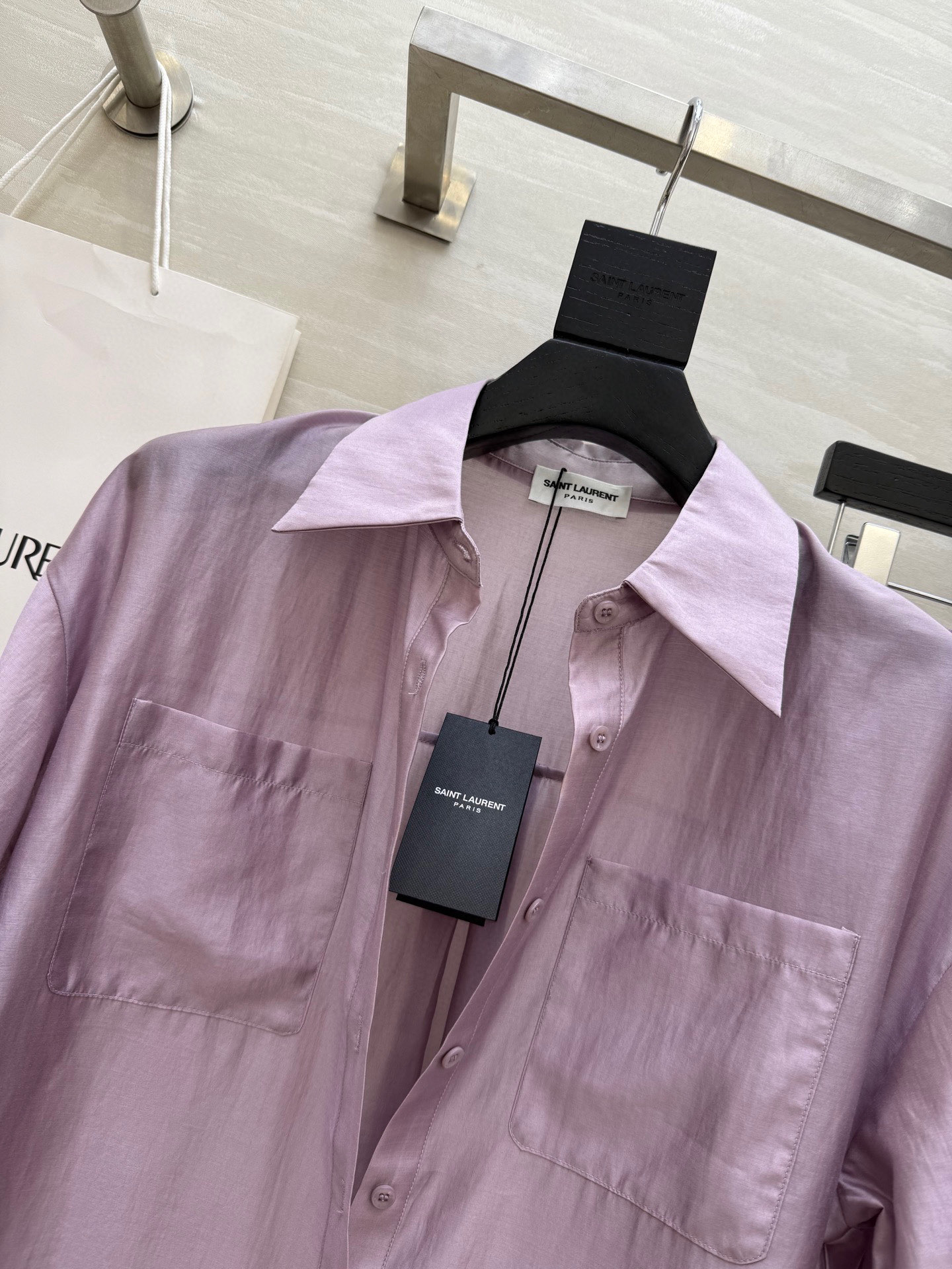 #ysl²⁵新款天丝套装 轻盈透气天丝质地 宽松版型随风轻轻摇曳 仿佛每一步都踏着夏日的微风 自在又惬意