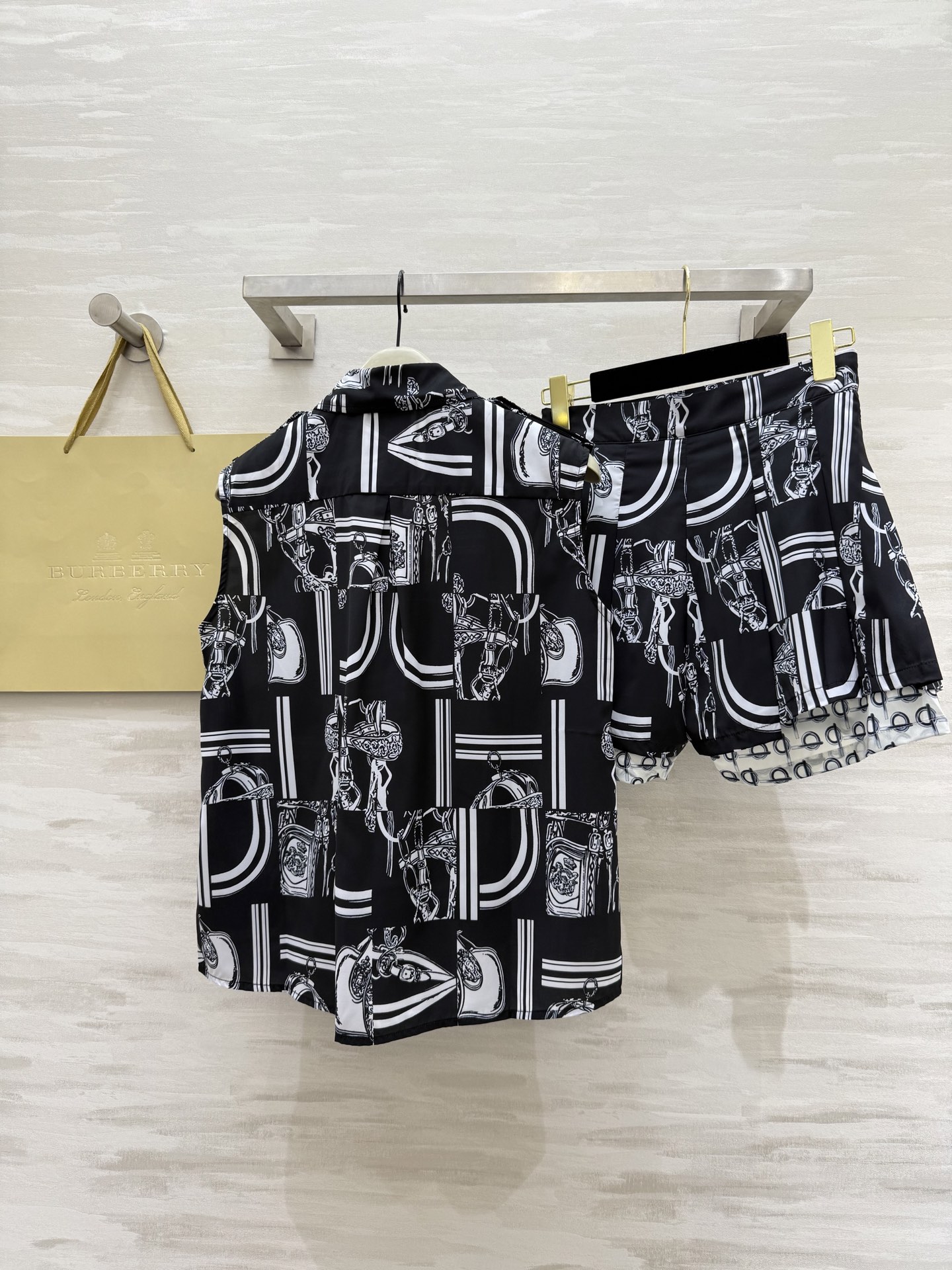 #Burberr♡²⁵新款 印花图案系列 定制轻薄质感适合夏日穿搭 高品质定制 现货首发size：S/M