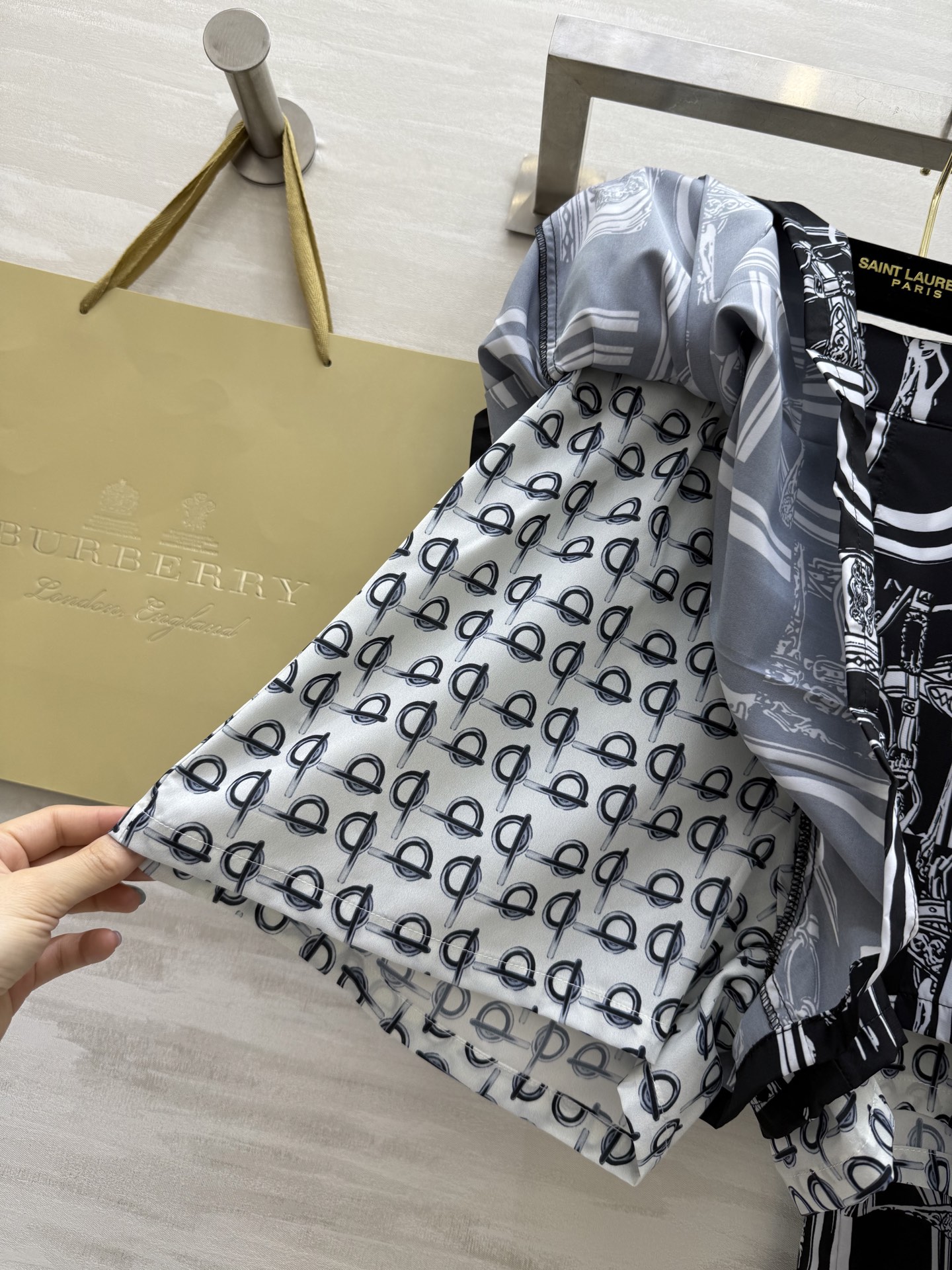 #Burberr♡²⁵新款 印花图案系列 定制轻薄质感适合夏日穿搭 高品质定制 现货首发size：S/M