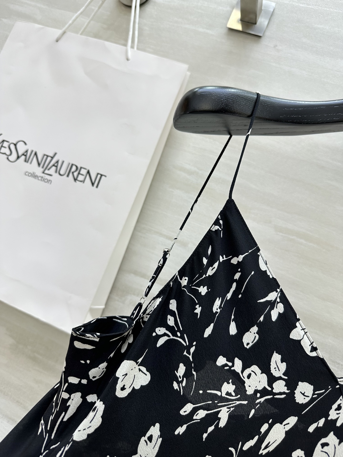 #ysl²⁵度假系列 03双绉重磅真丝吊带裙 优雅高级 高品质定制 现货首发size：36/38/40（