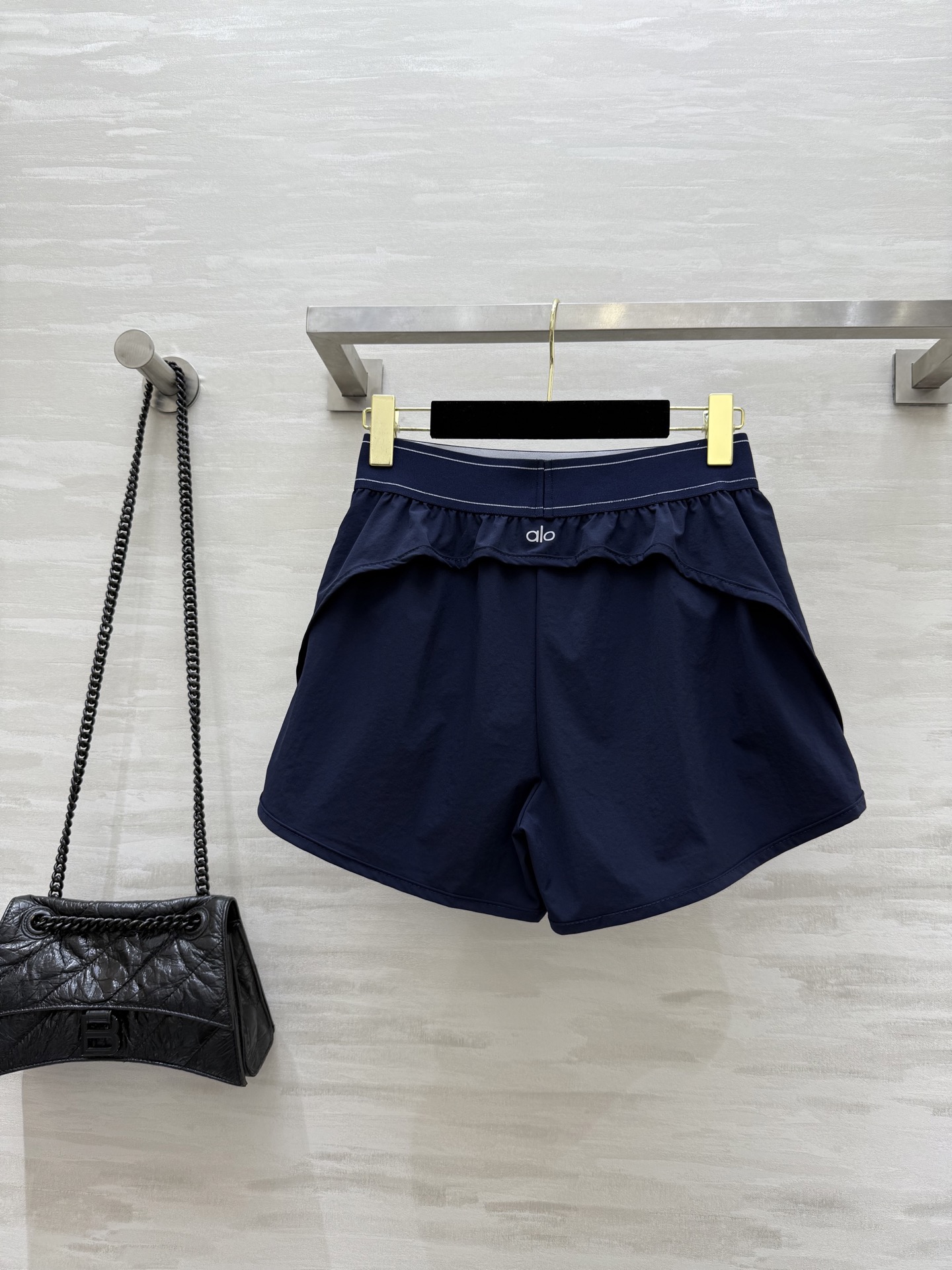🛒Alo ：𝗔𝗹𝗼 𝘆𝗼𝗴𝗮 速干瑜伽短裤 女神必备 健身以外的日常穿搭也是很高级洋气 高品质定制 现货