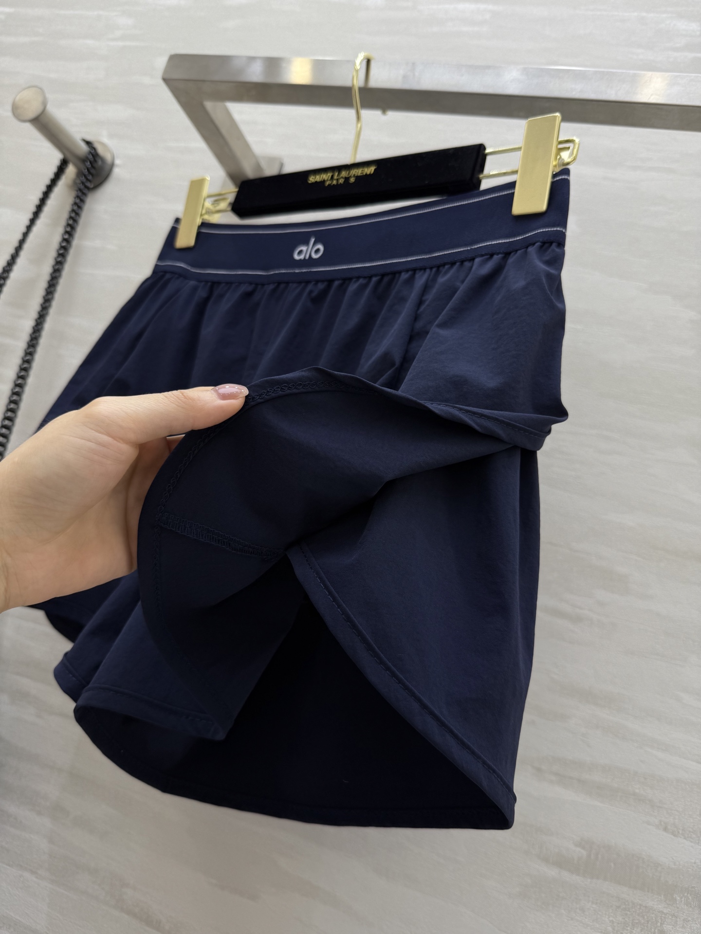🛒Alo ：𝗔𝗹𝗼 𝘆𝗼𝗴𝗮 速干瑜伽短裤 女神必备 健身以外的日常穿搭也是很高级洋气 高品质定制 现货